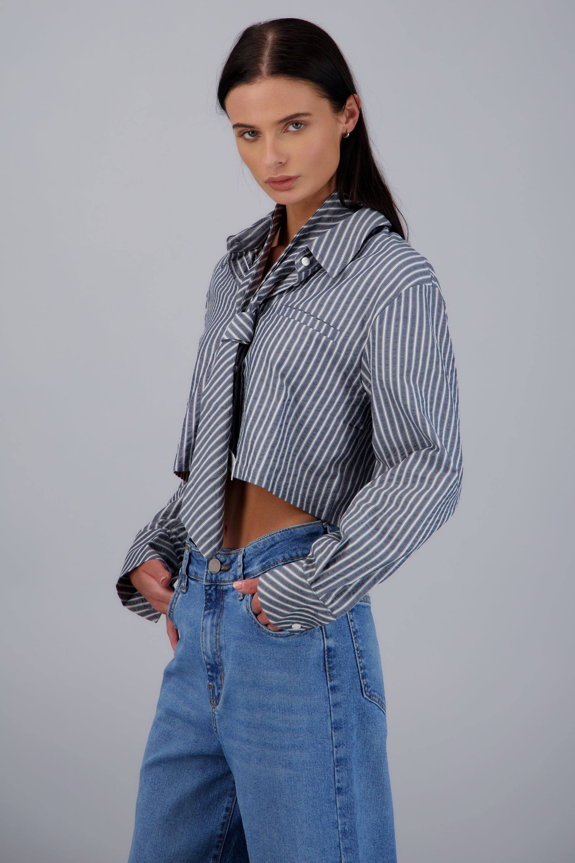 Camisa con corbata GRIS