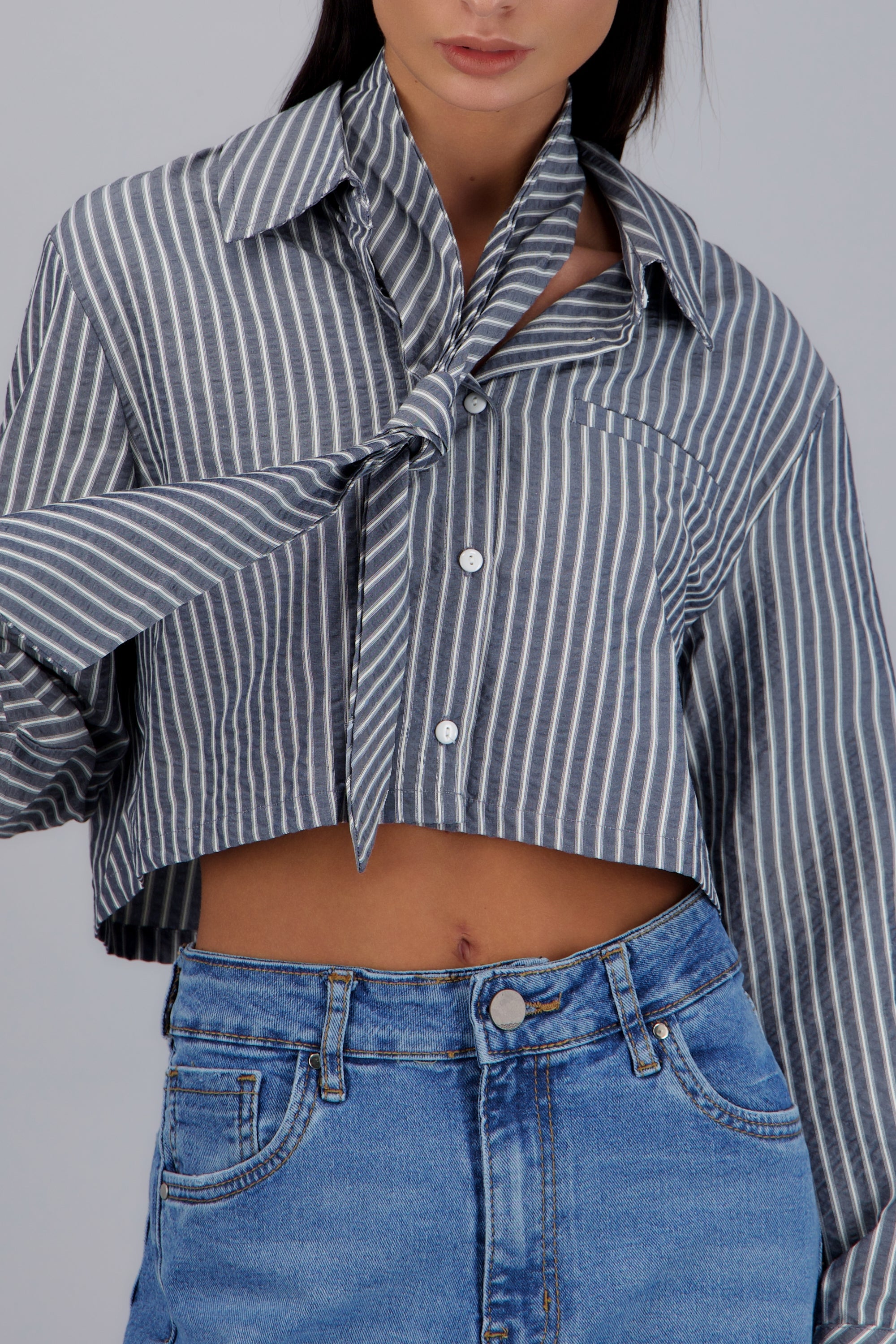 Camisa con corbata GRIS