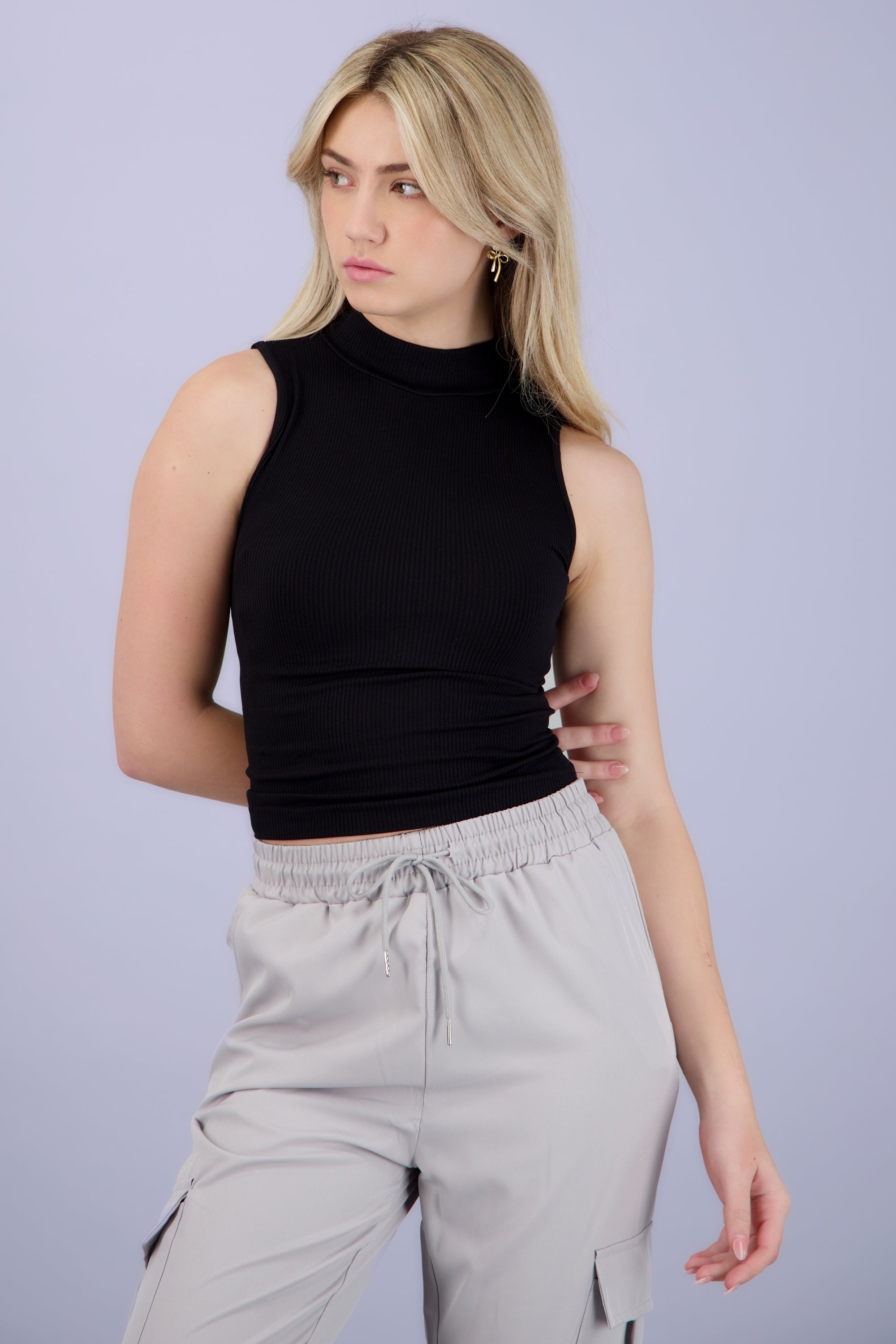 Top cuello alto sin mangas seamless NEGRO