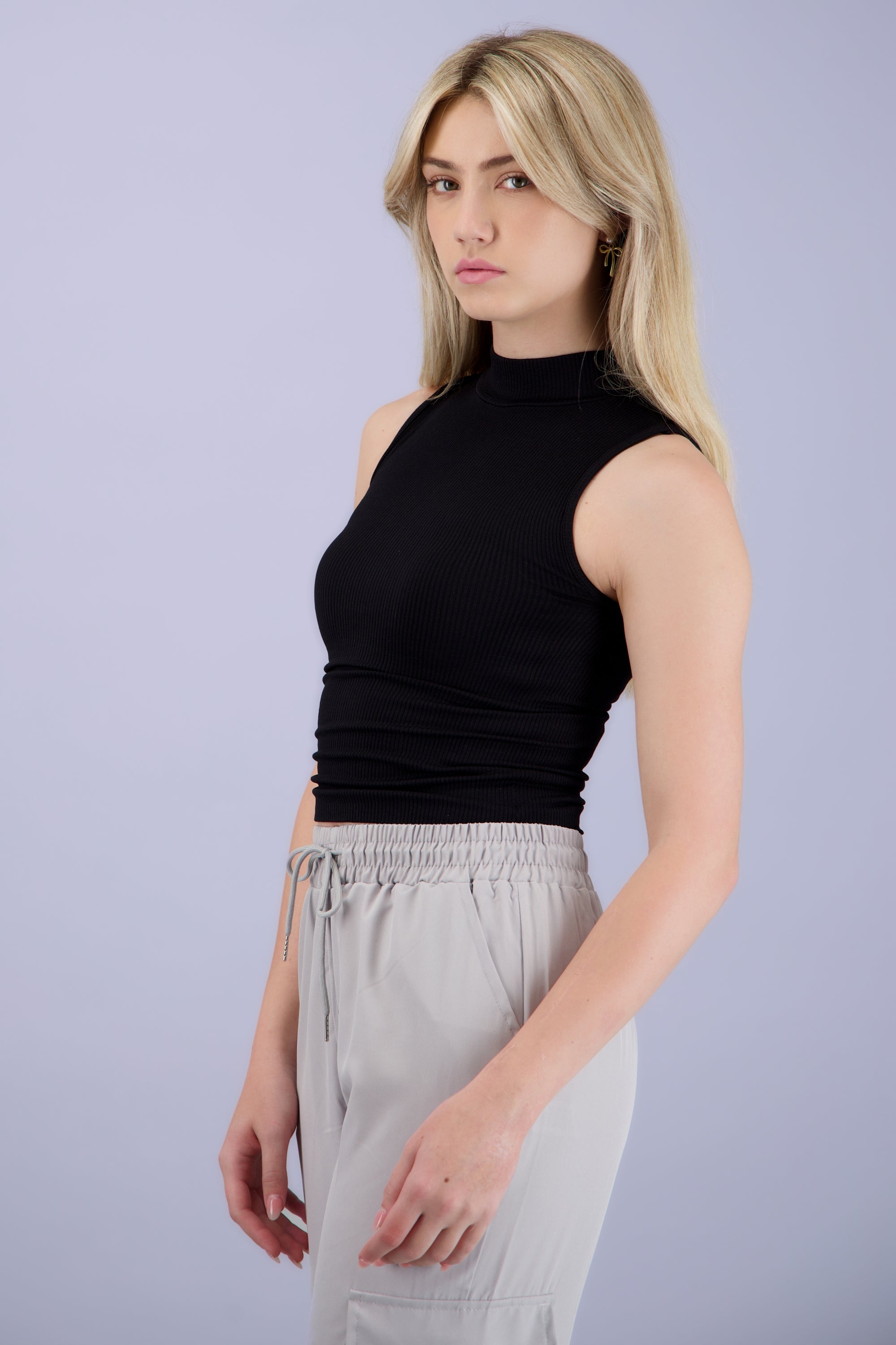 Top cuello alto sin mangas seamless NEGRO