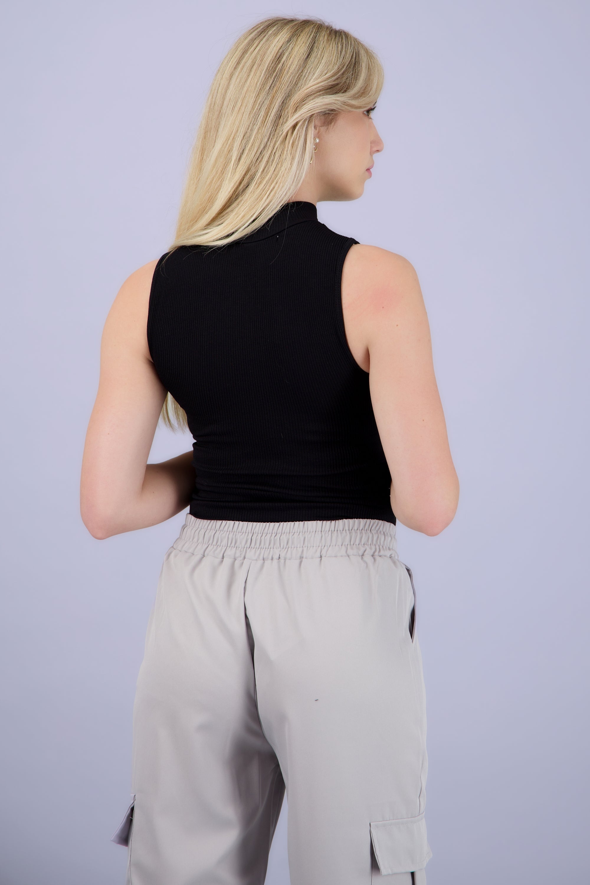 Top cuello alto sin mangas seamless NEGRO
