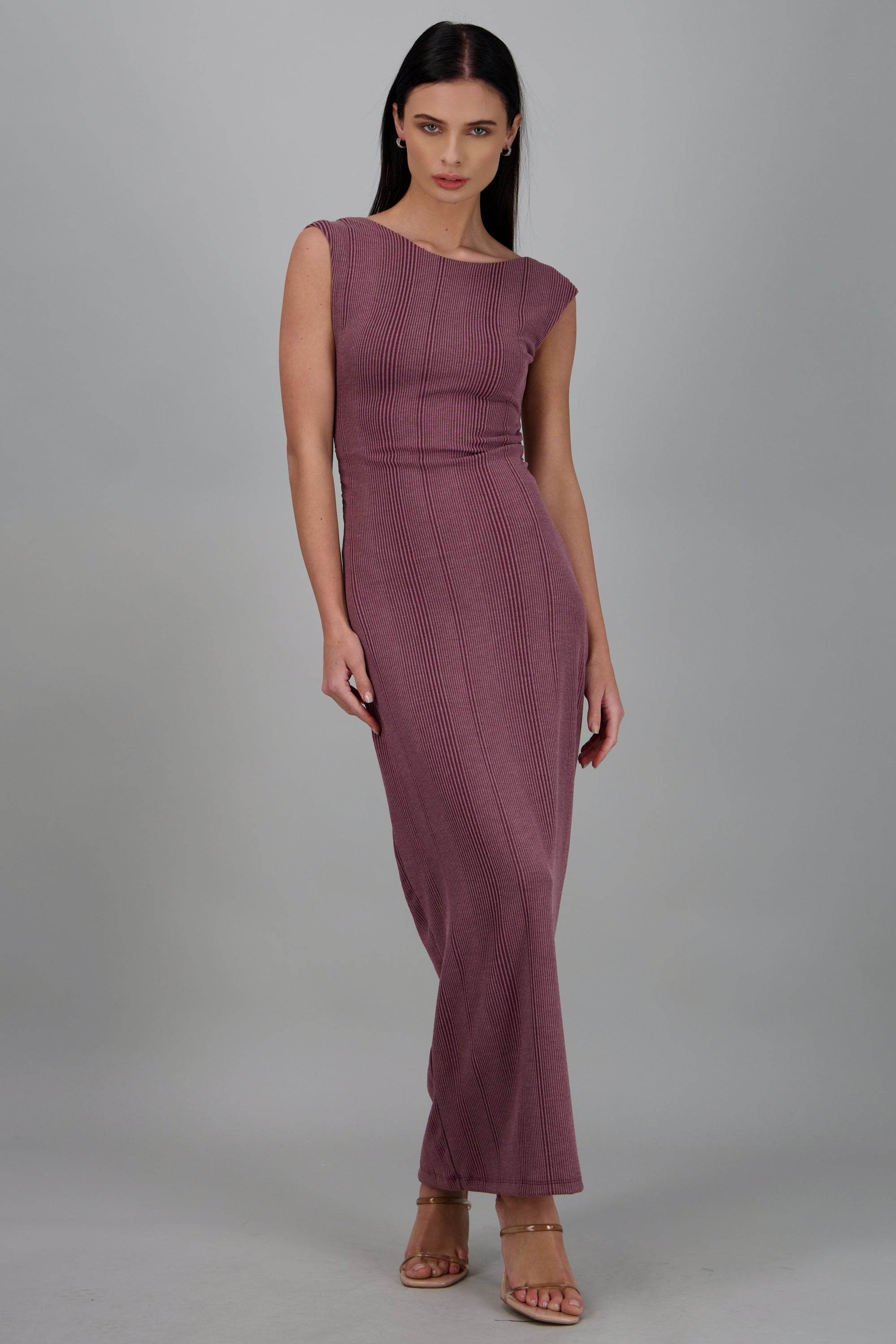 Vestido maxi textura escote espalda UVA