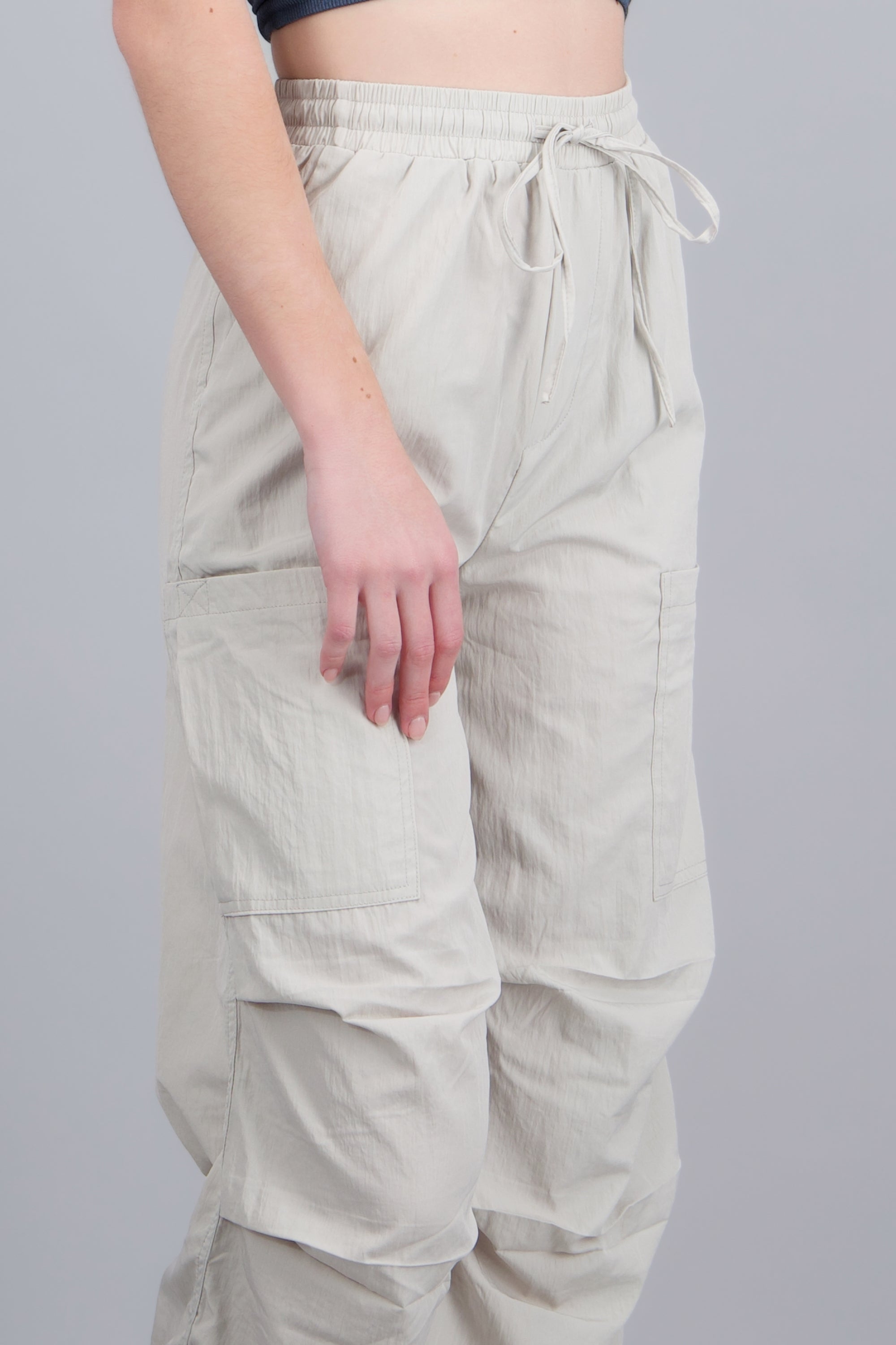 Pantalón wide leg con bolsas HUESO