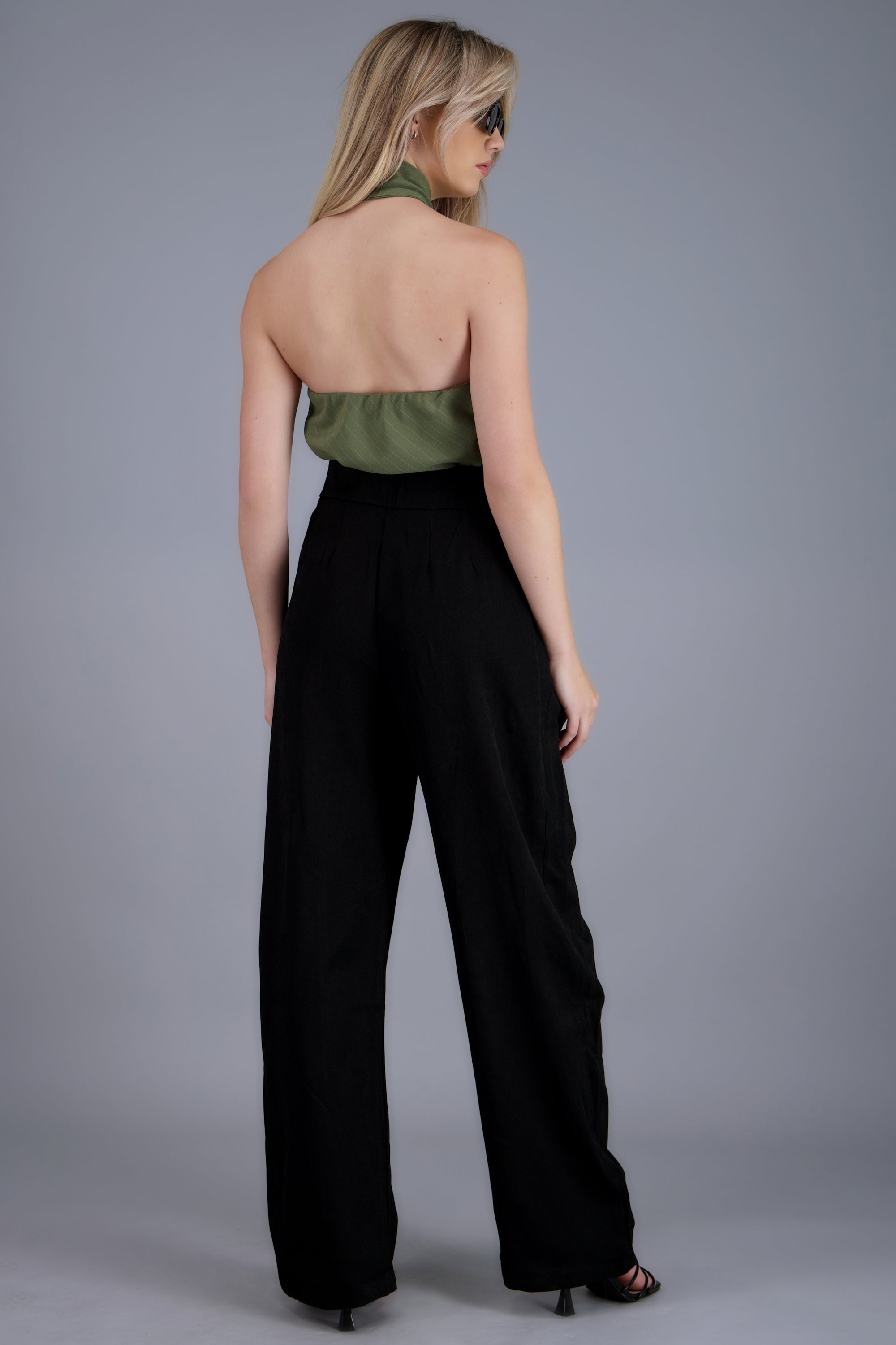 Pantalon liso con pinzas NEGRO