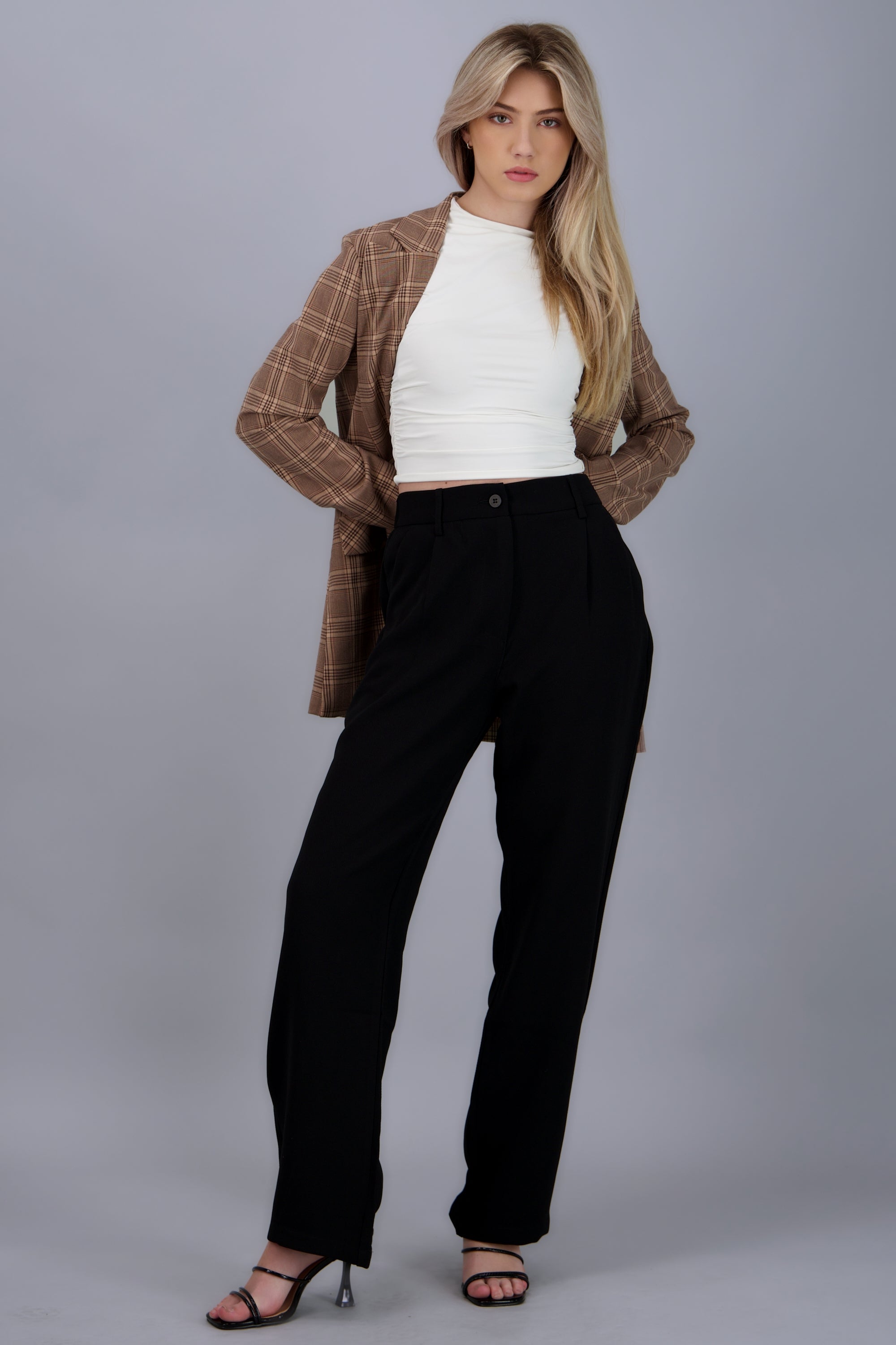 Pantalon liso con pinzas NEGRO