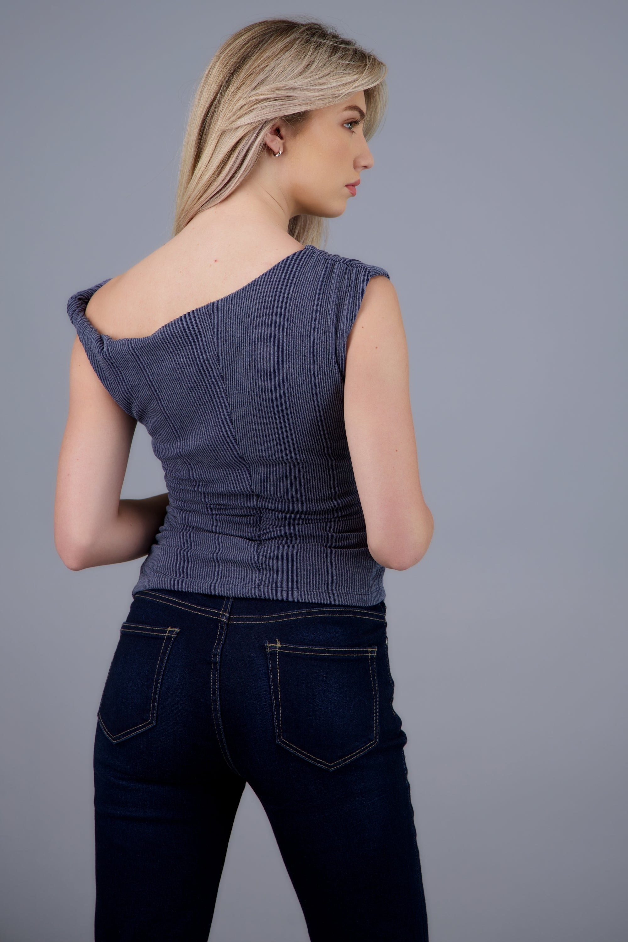 Blusa asimetrica textura detalle frunces INDIGO