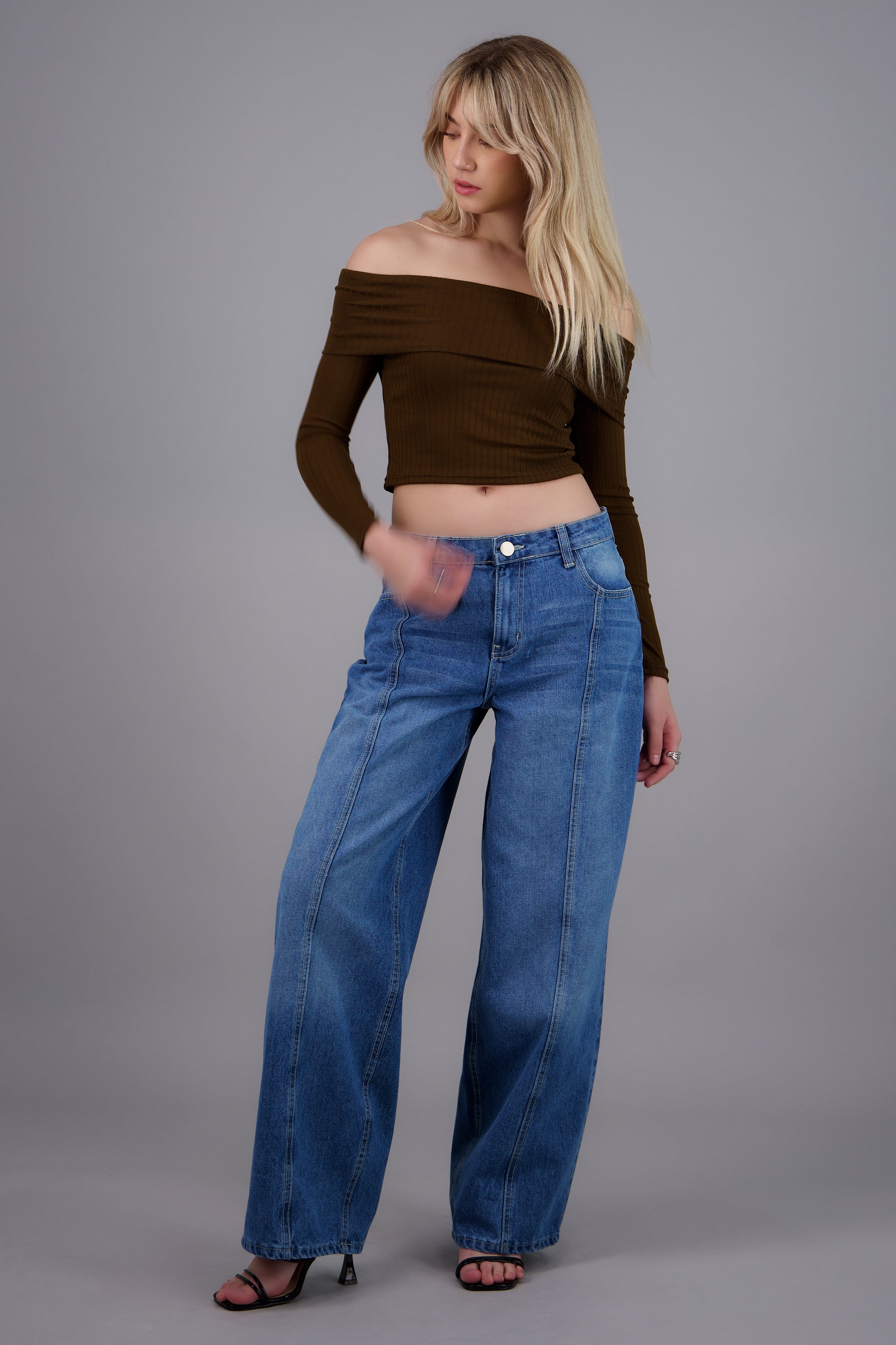 Blusa off shoulder manga larga CHOCOLATE