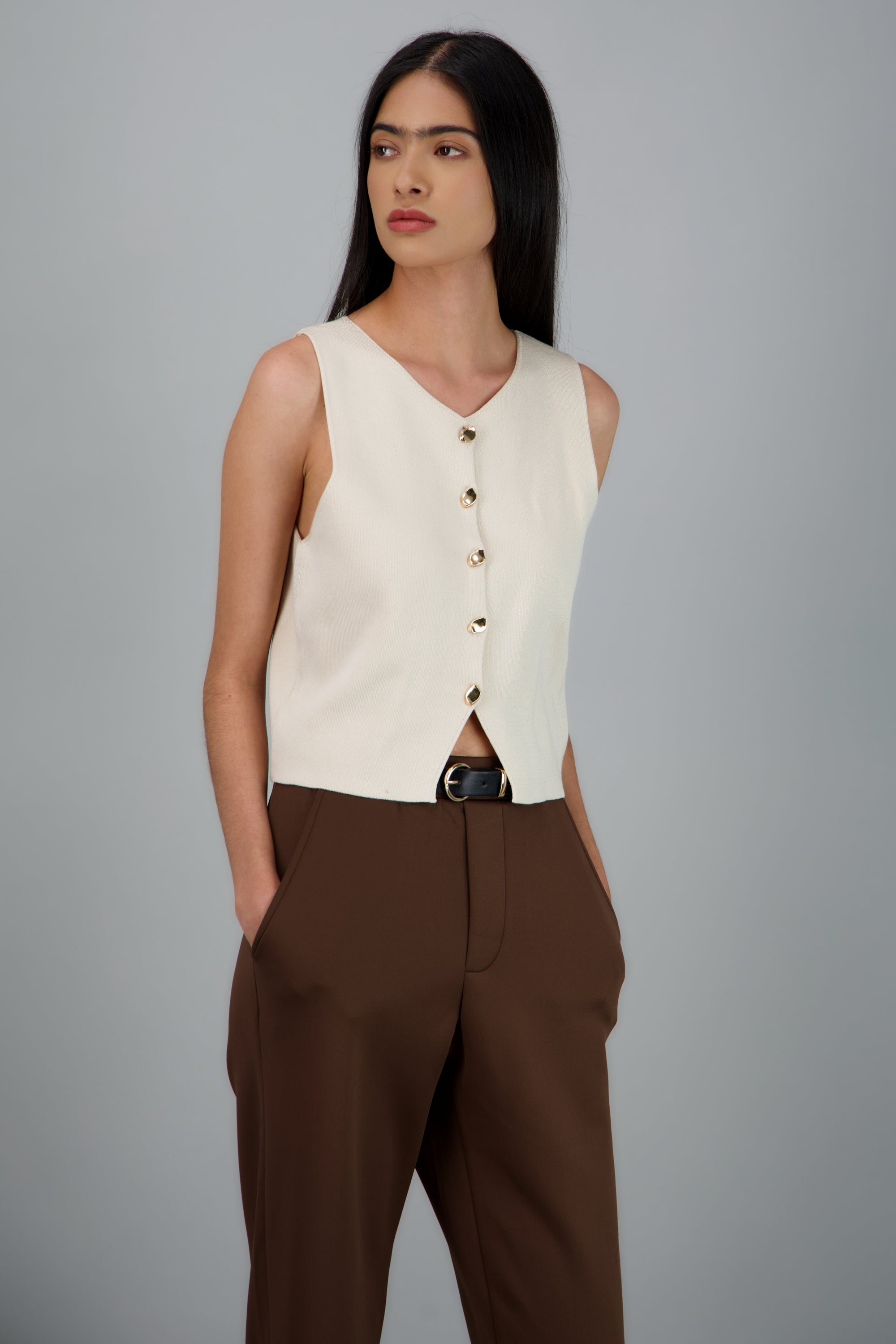 Top tejido con detalle botones CREMA