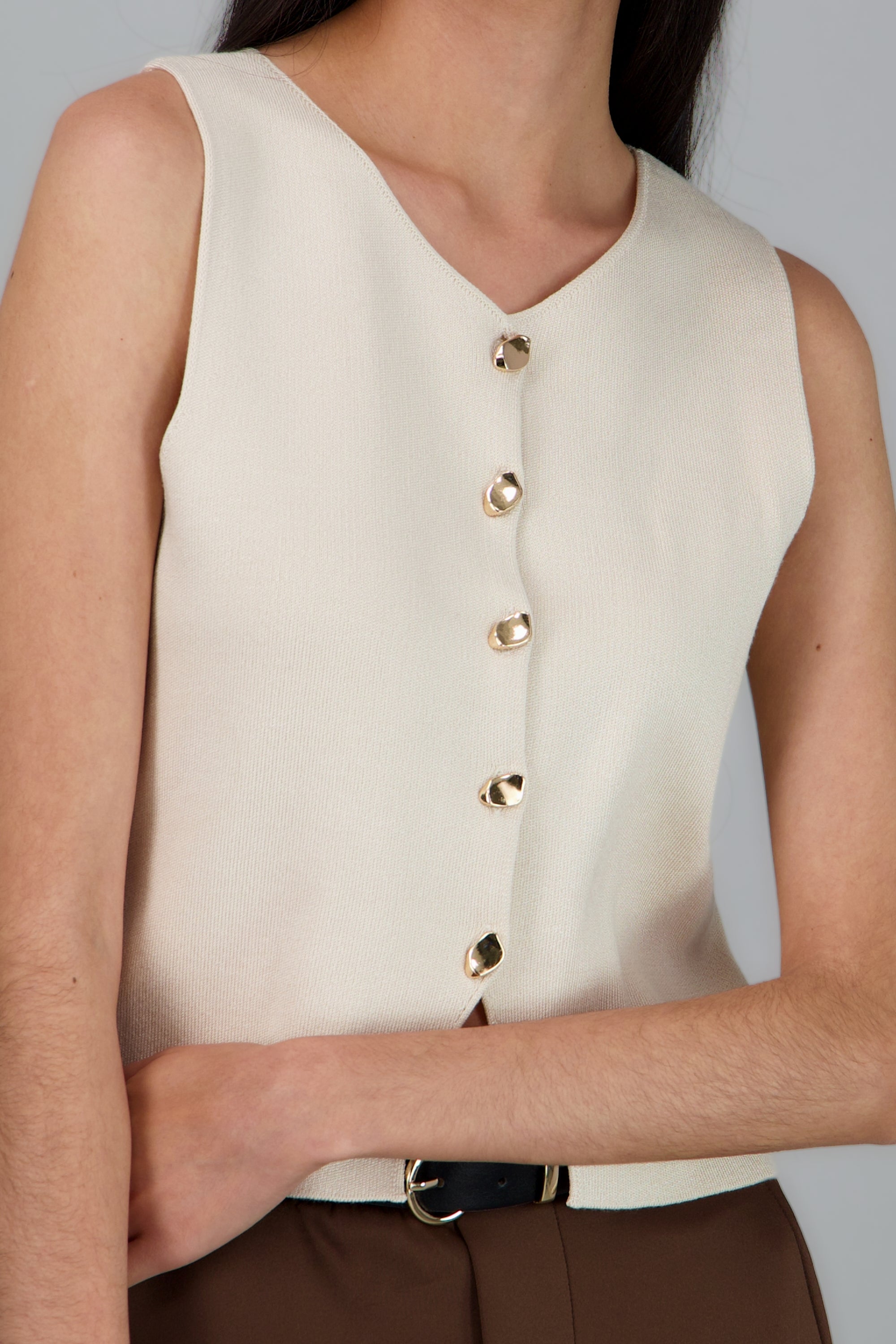 Top tejido con detalle botones CREMA