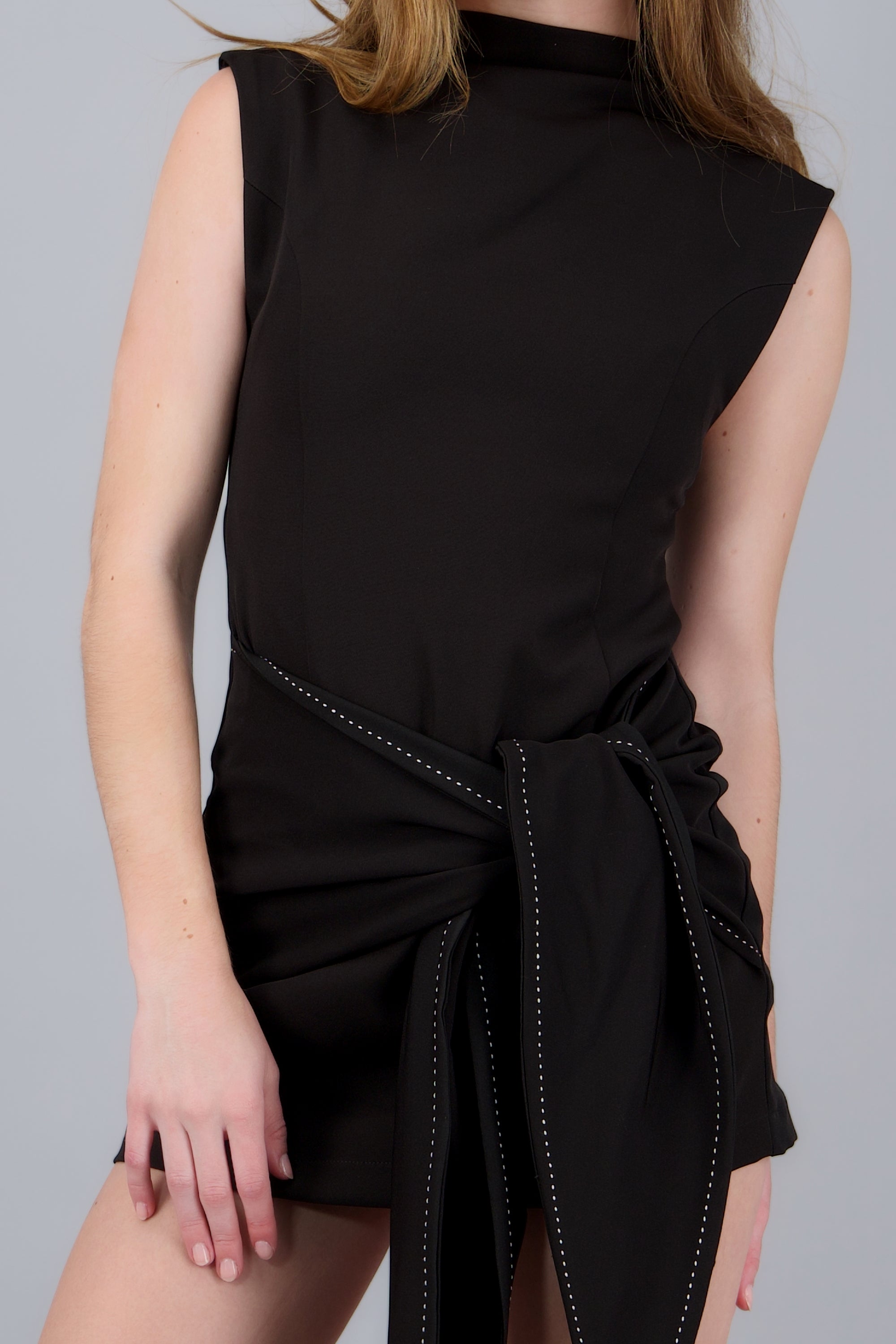 Vestido corto lazada pespunte NEGRO