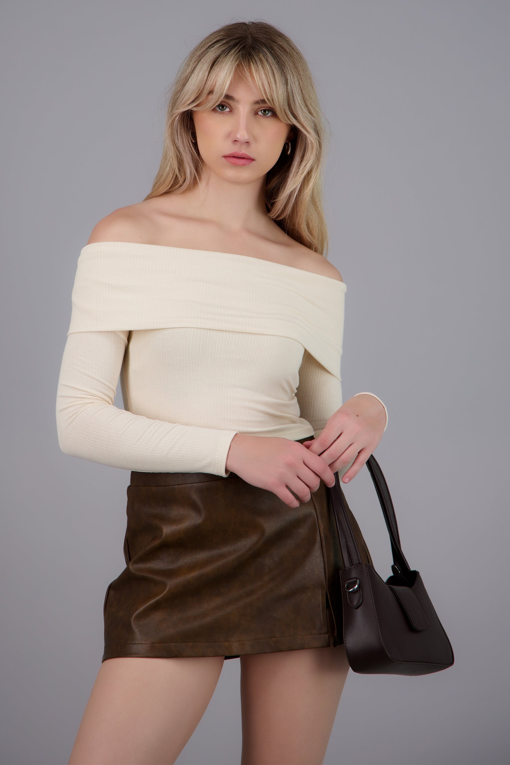 Blusa off shoulder manga larga rib HUESO