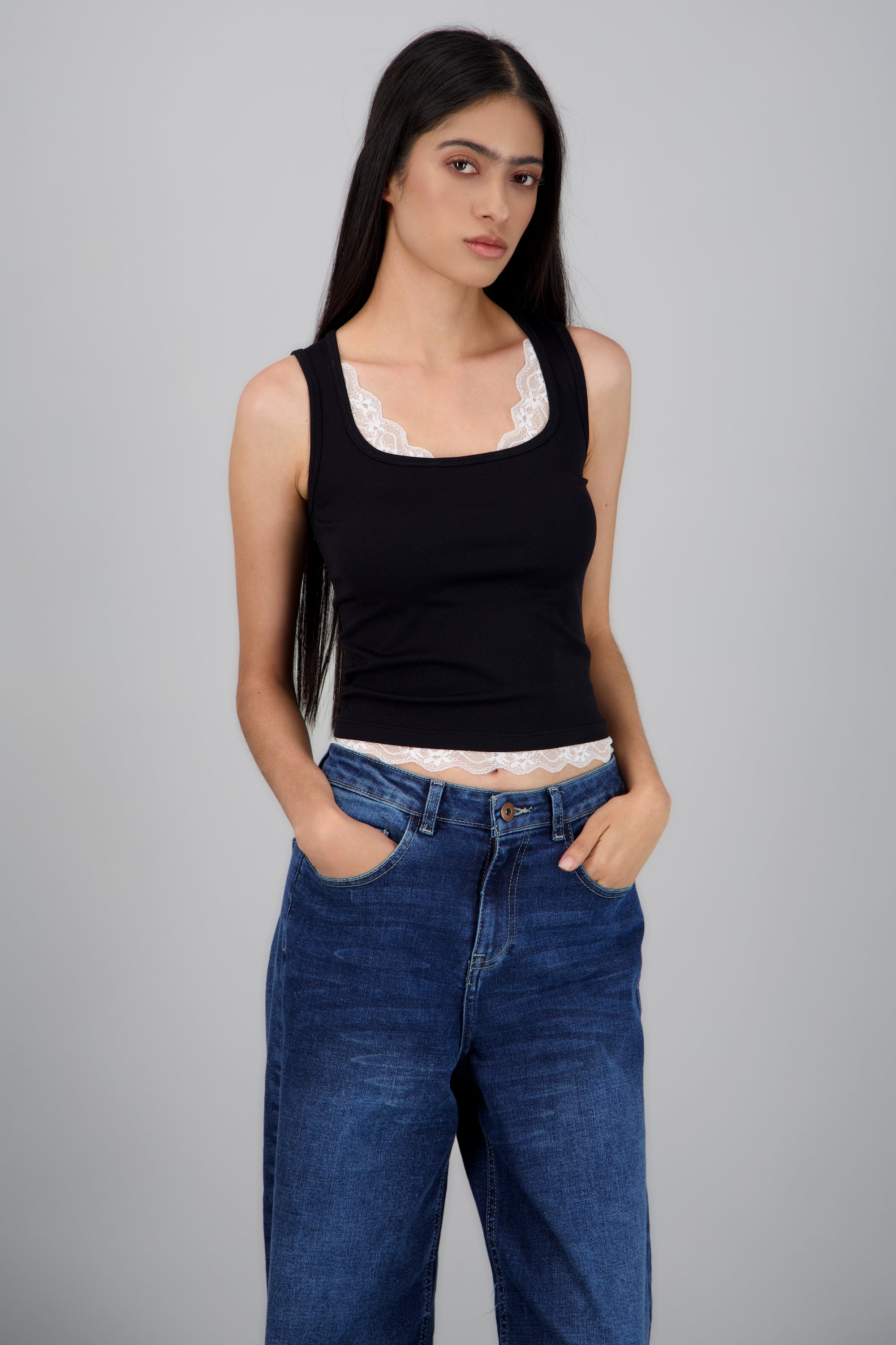 Top seamles detalle encaje NEGRO COMBO