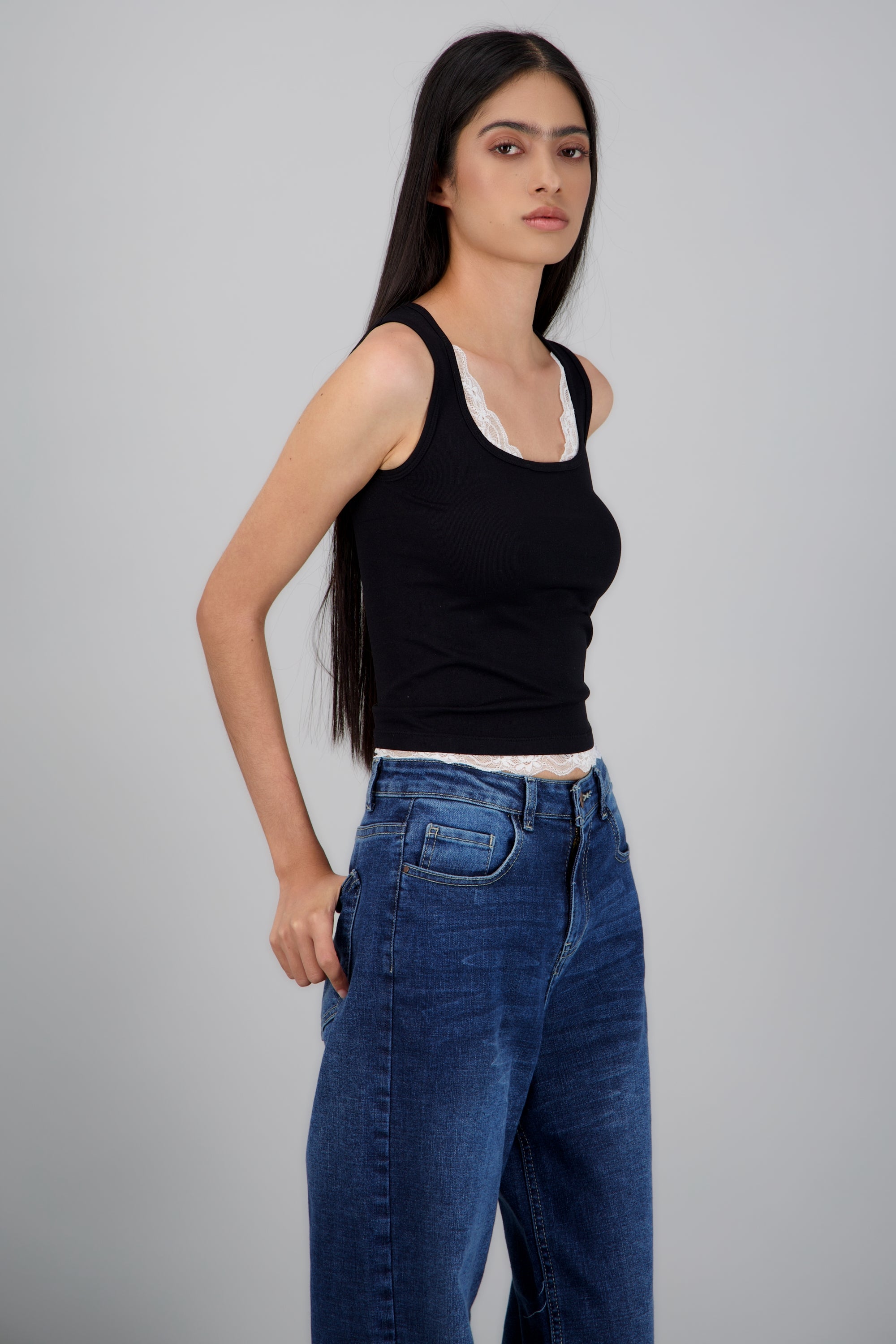 Top seamles detalle encaje NEGRO COMBO