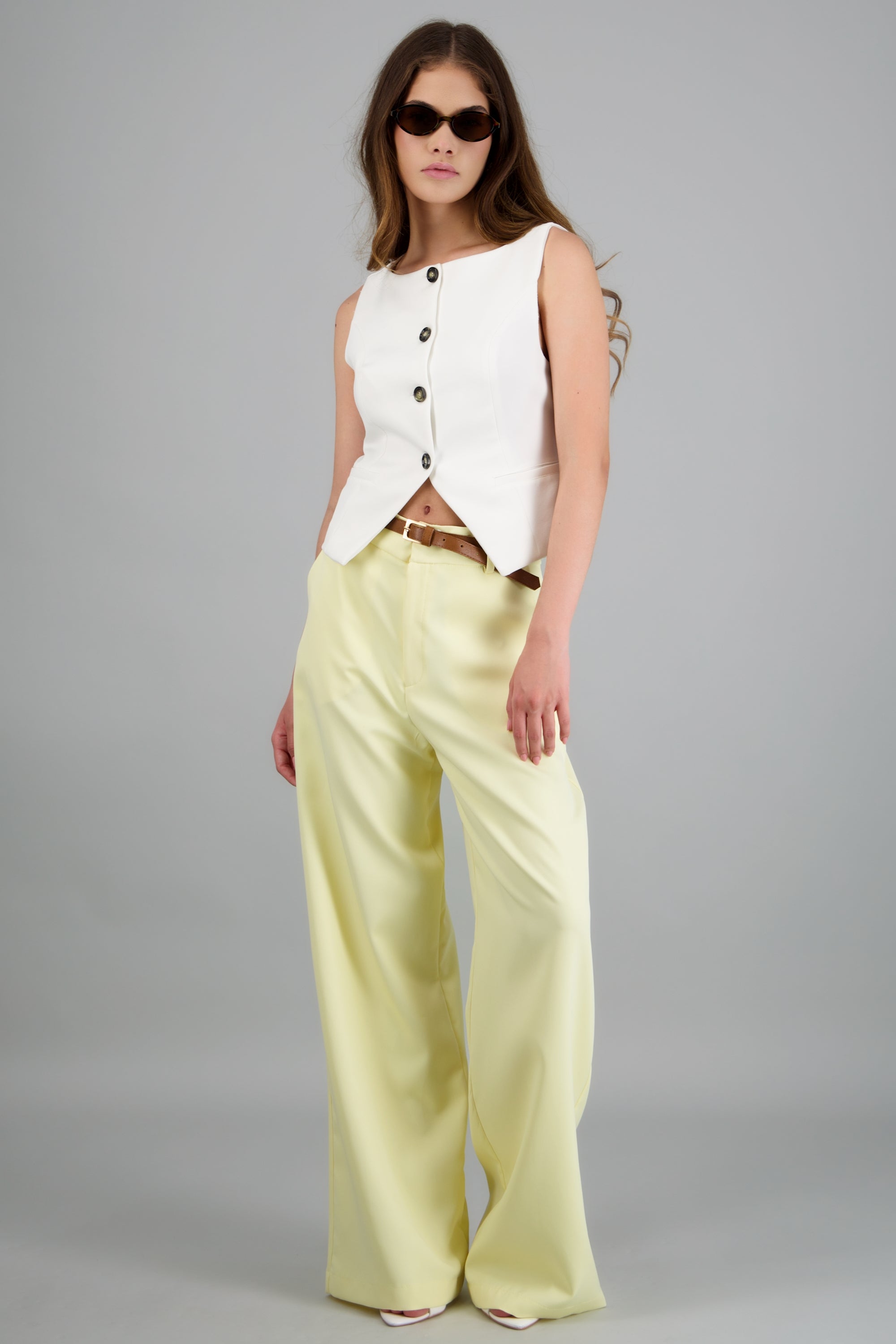 Pantalon sastreado detalle cinturon AMARILLO PASTEL