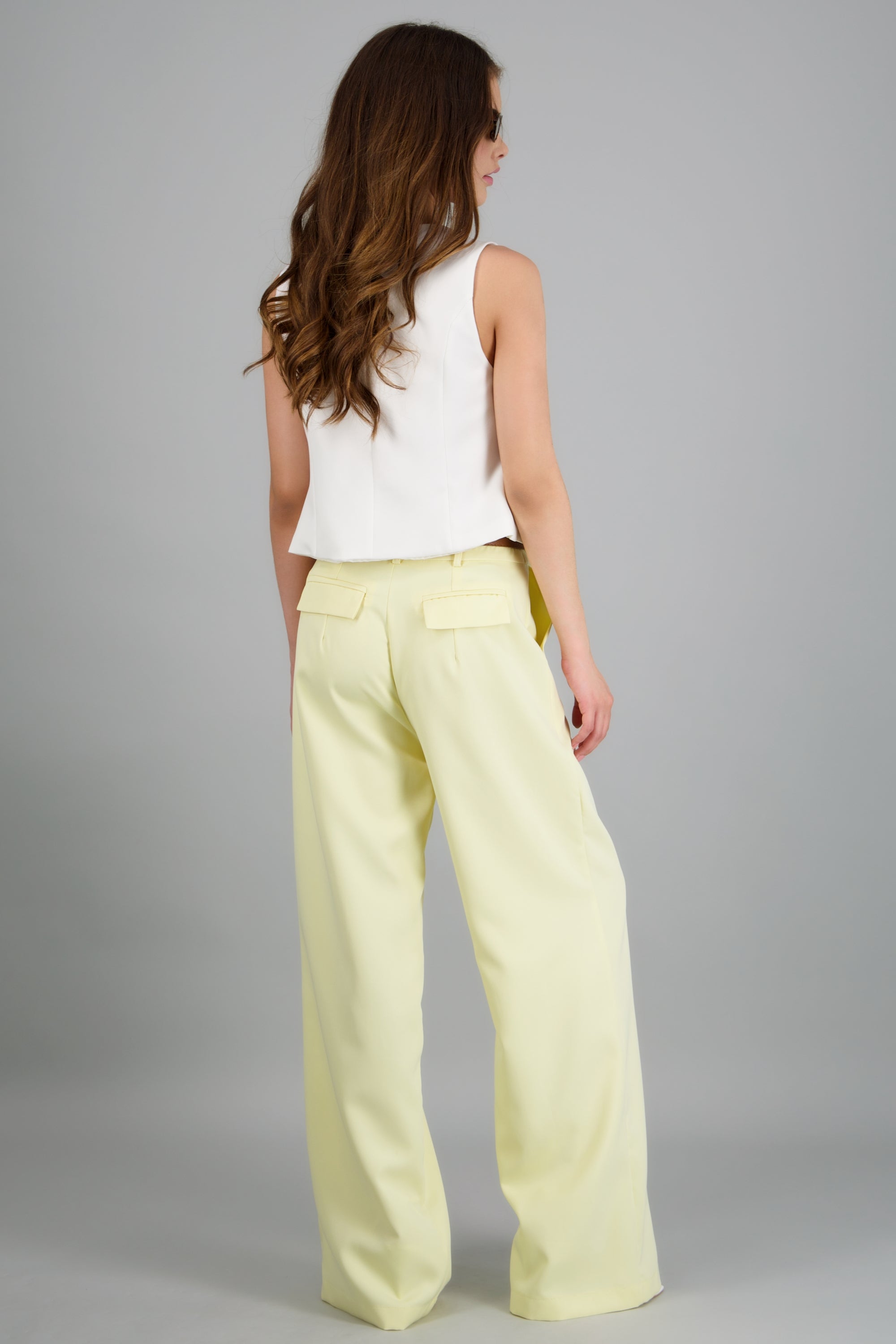 Pantalon sastreado detalle cinturon AMARILLO PASTEL
