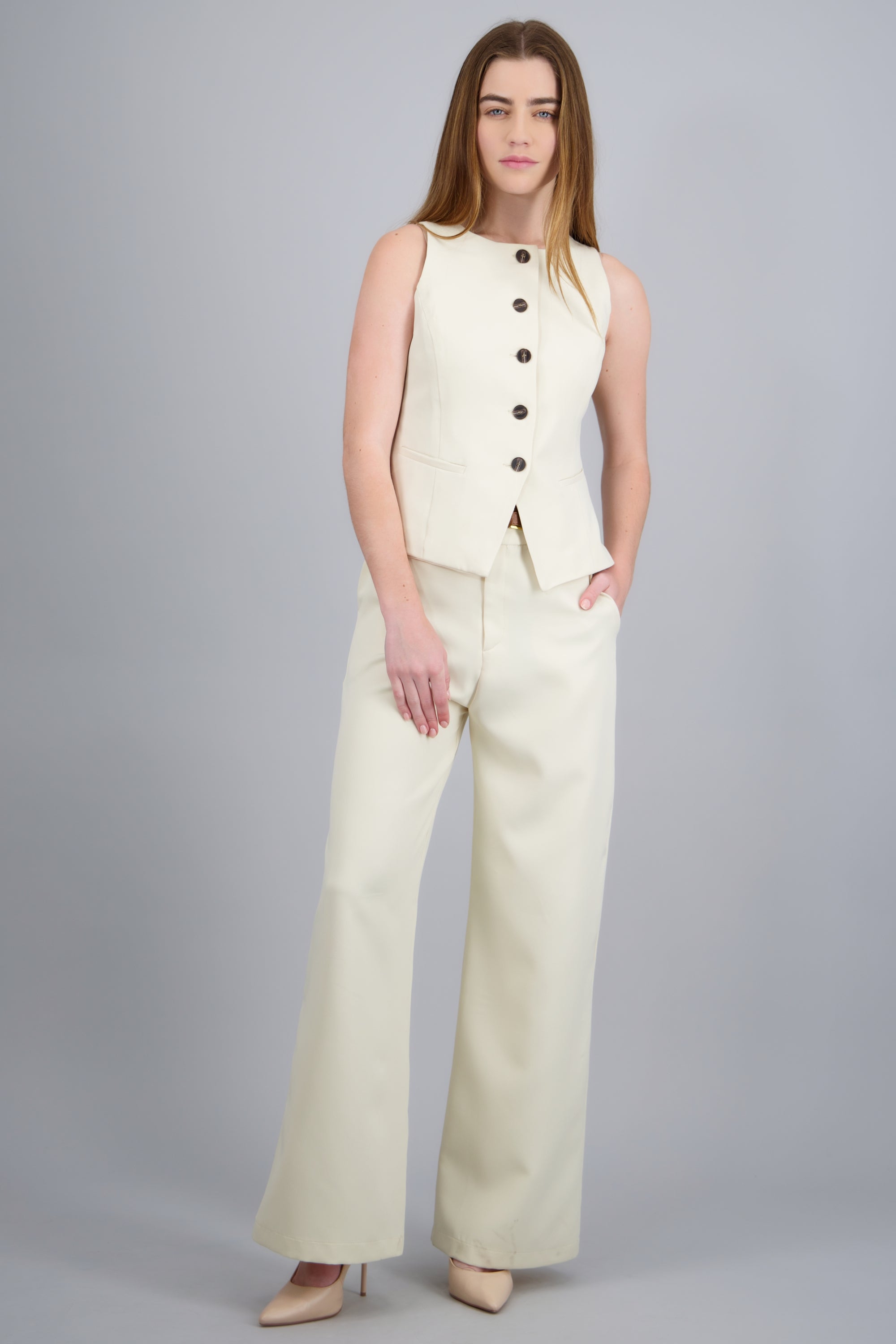 Pantalon sastreado detalle cinturon CREMA