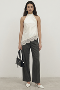 Top halter amarre satinado detalle encaje