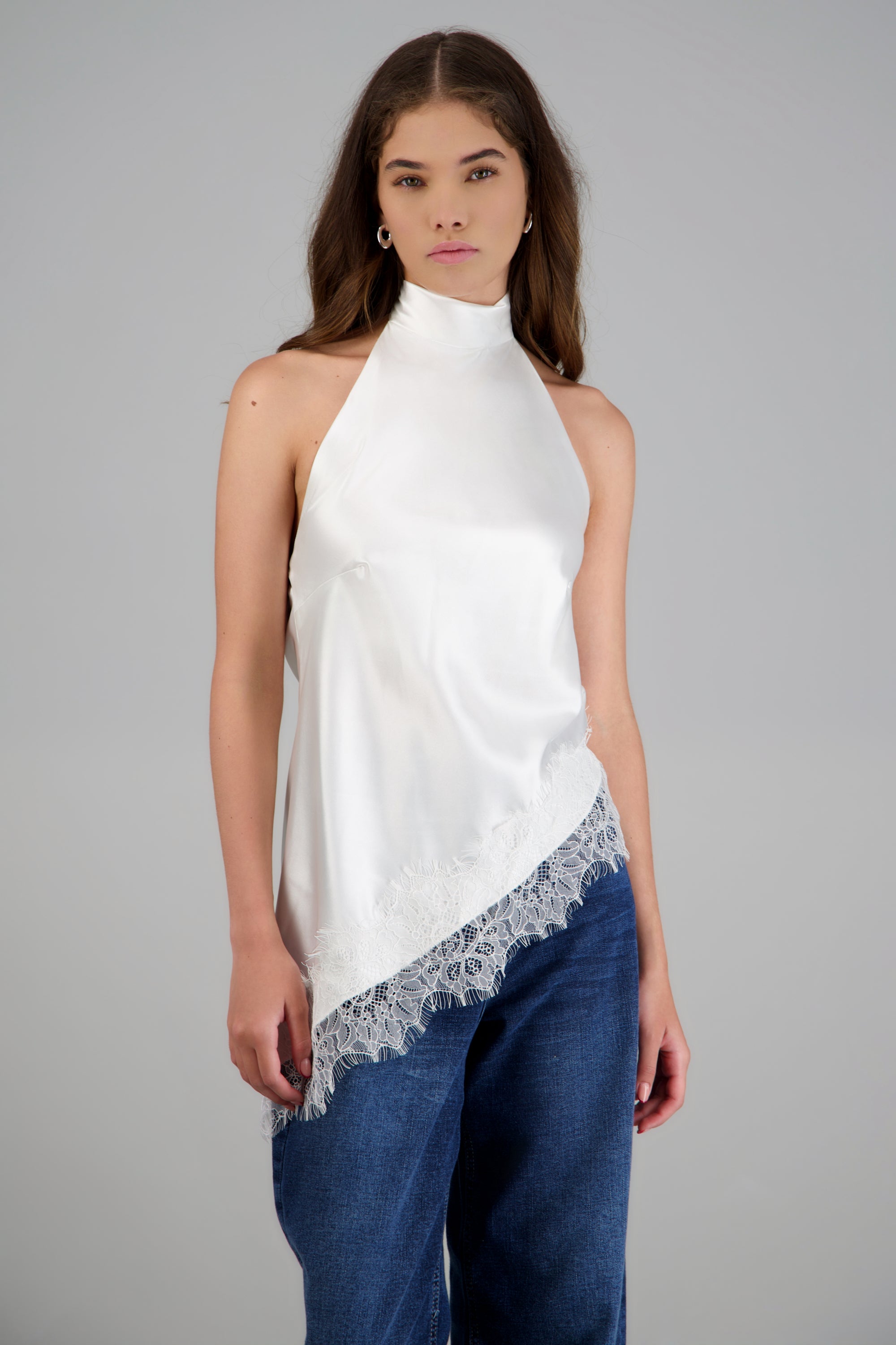 Top halter amarre satinado detalle encaje BLANCO