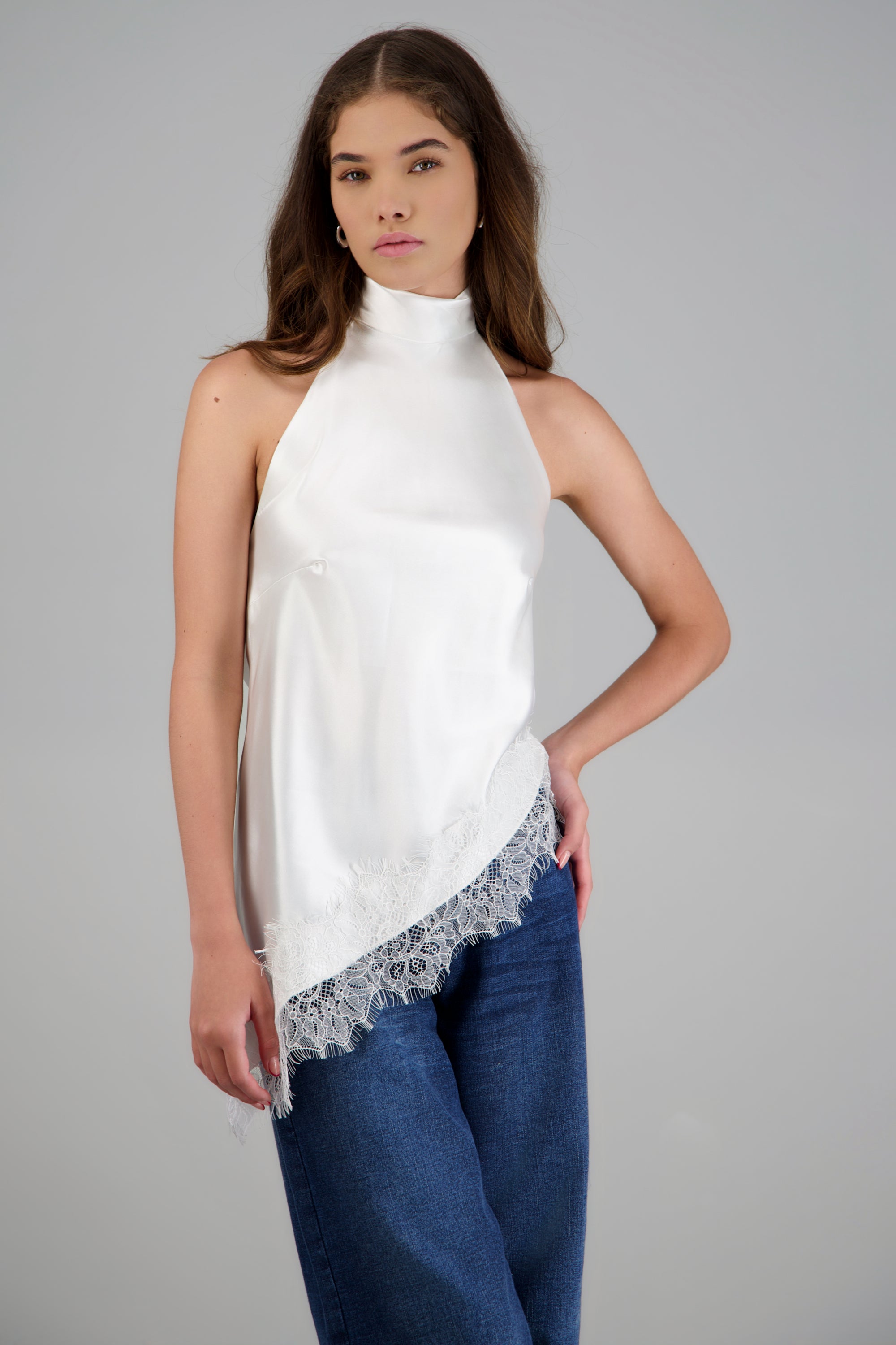 Top halter amarre satinado detalle encaje BLANCO