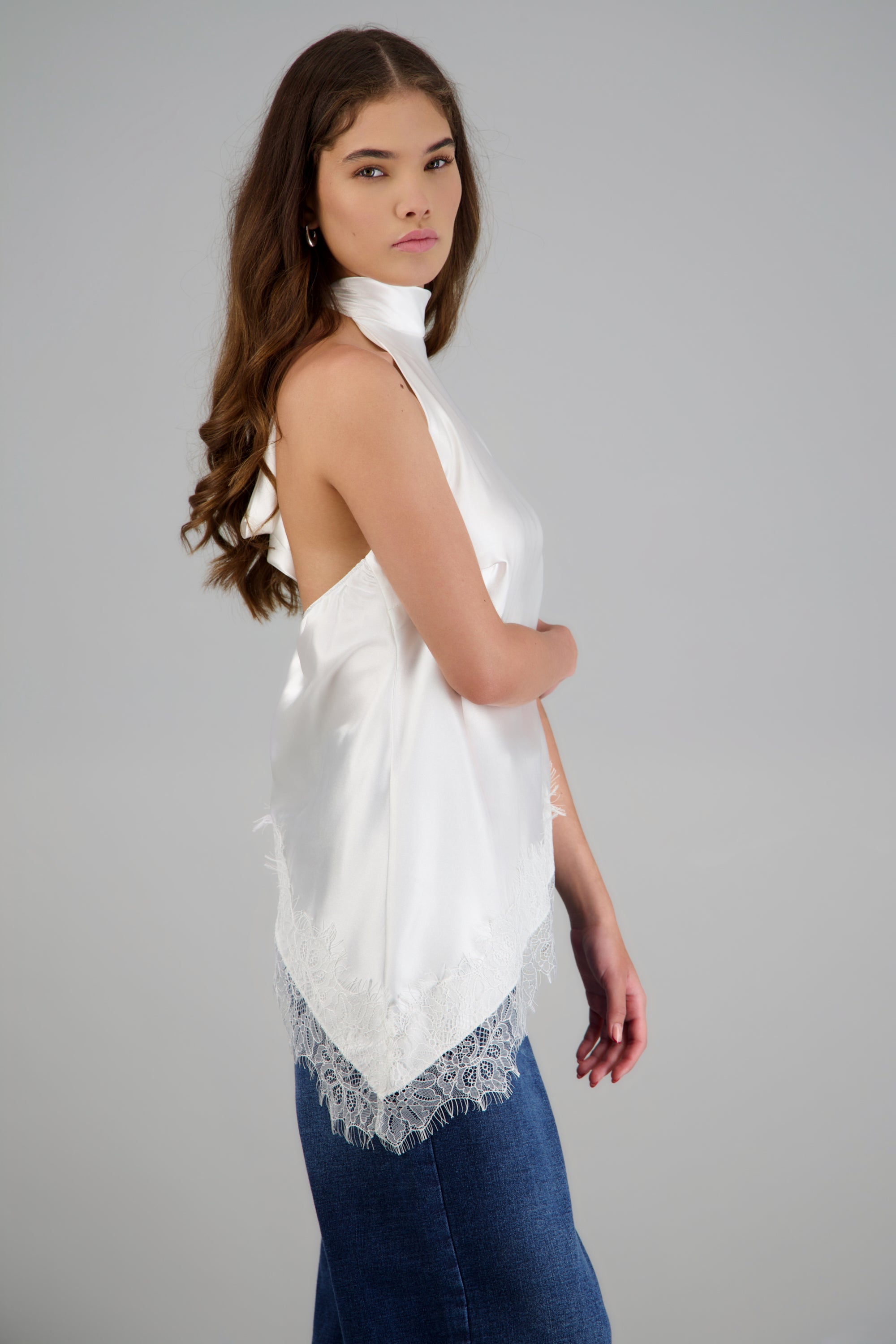 Top halter amarre satinado detalle encaje BLANCO