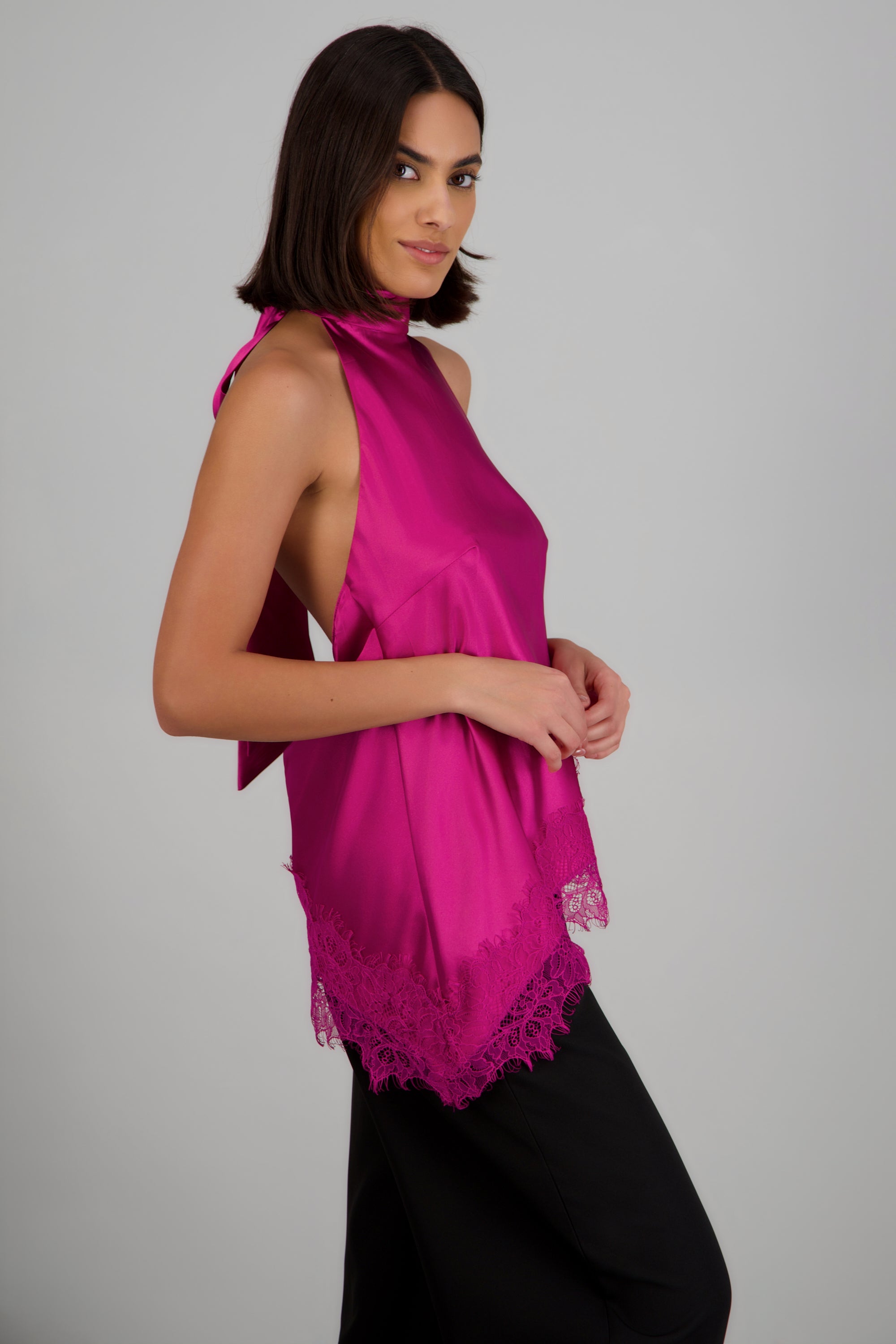 Top halter amarre satinado detalle encaje MAGENTA
