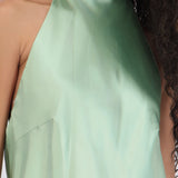 Top halter amarre satinado detalle encaje