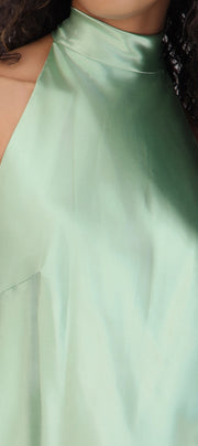 Top halter amarre satinado detalle encaje
