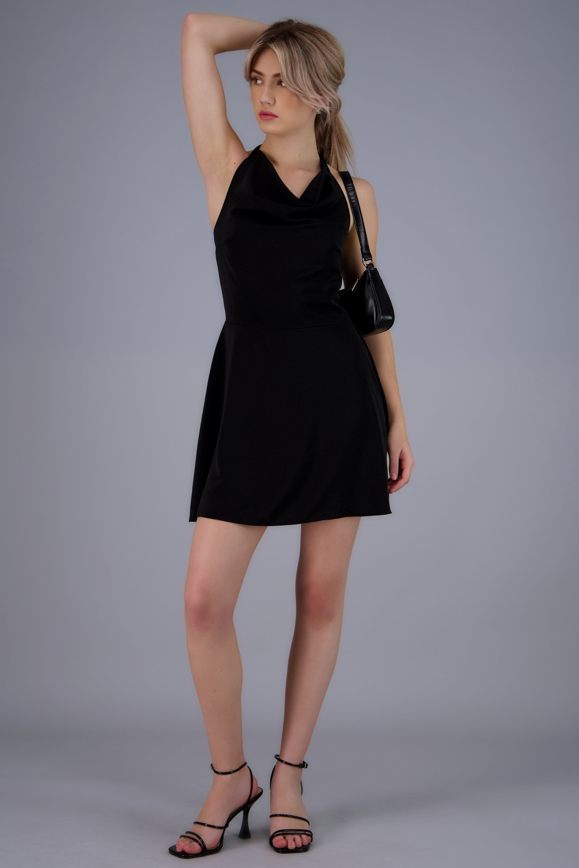 Vestido mini escote cascada linea A NEGRO