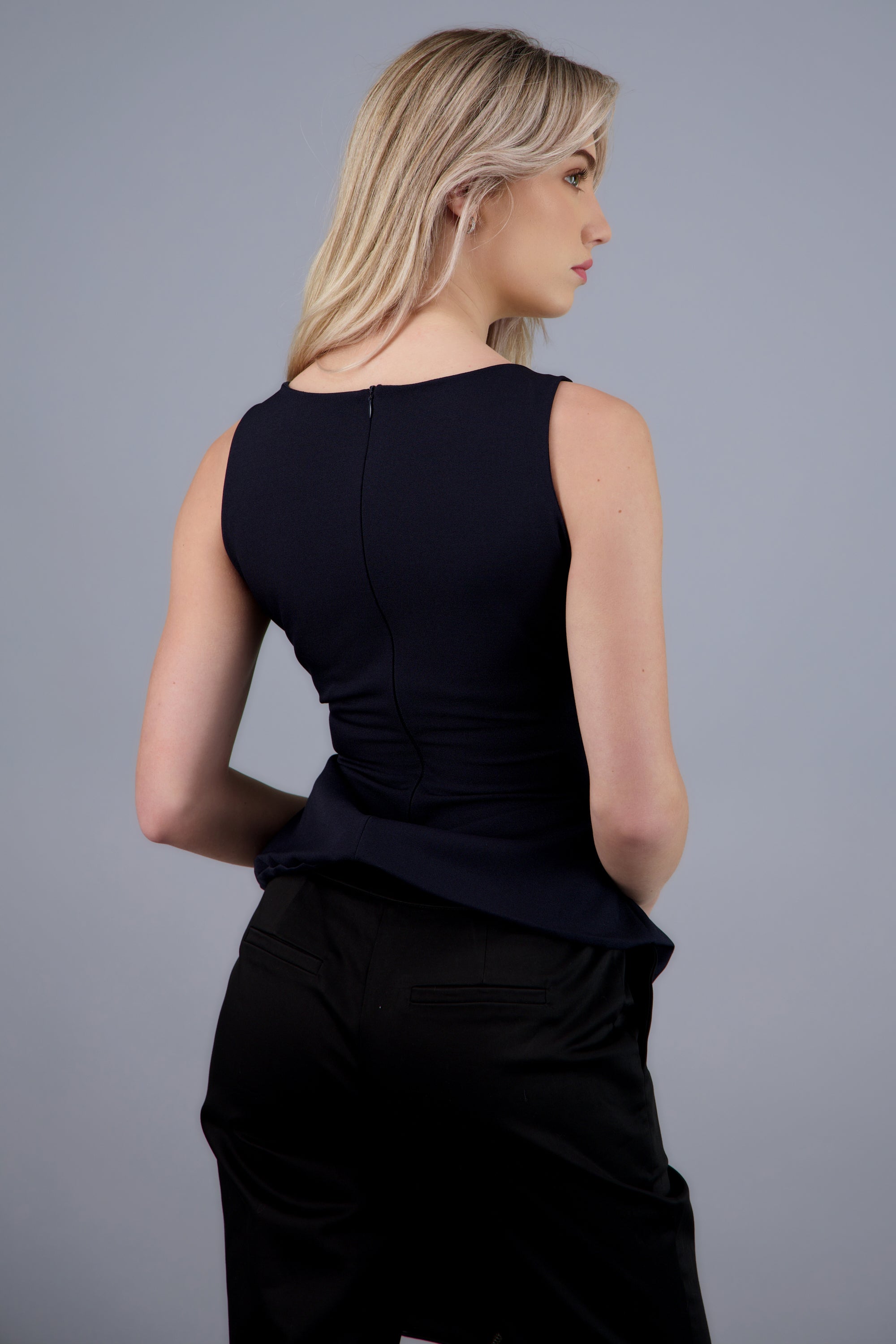 Top sin mangas con amarre en cintura MARINO