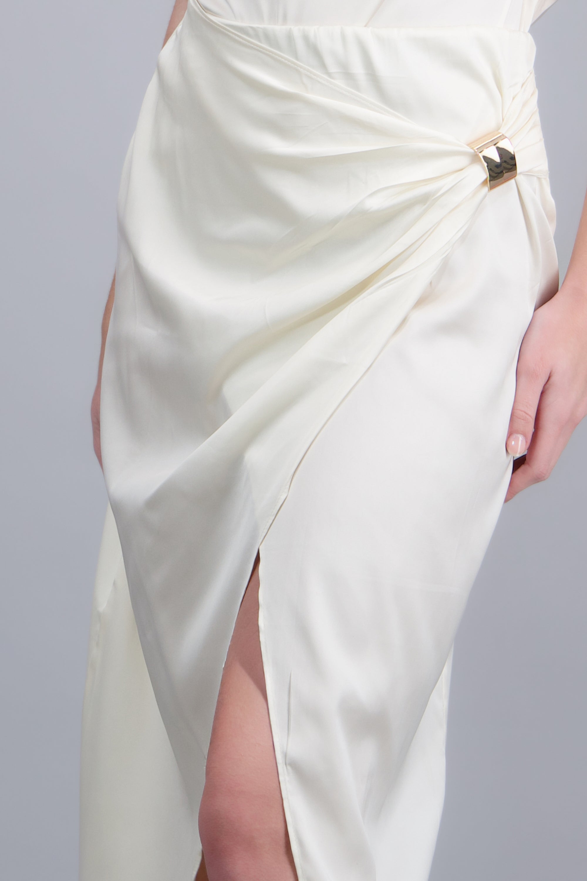 Falda midi tulipan HUESO