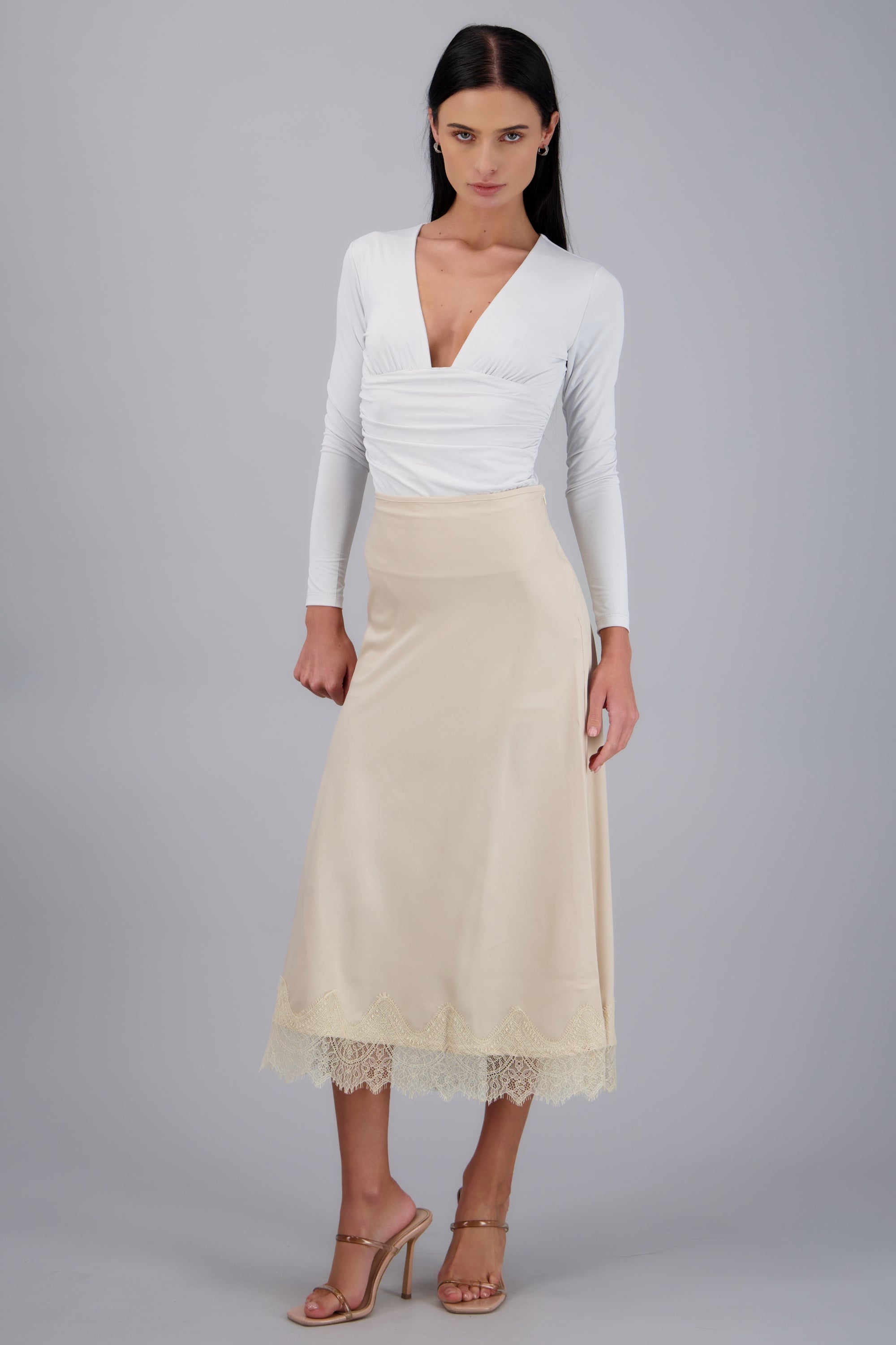 Falda midi con ecaje liso CREMA