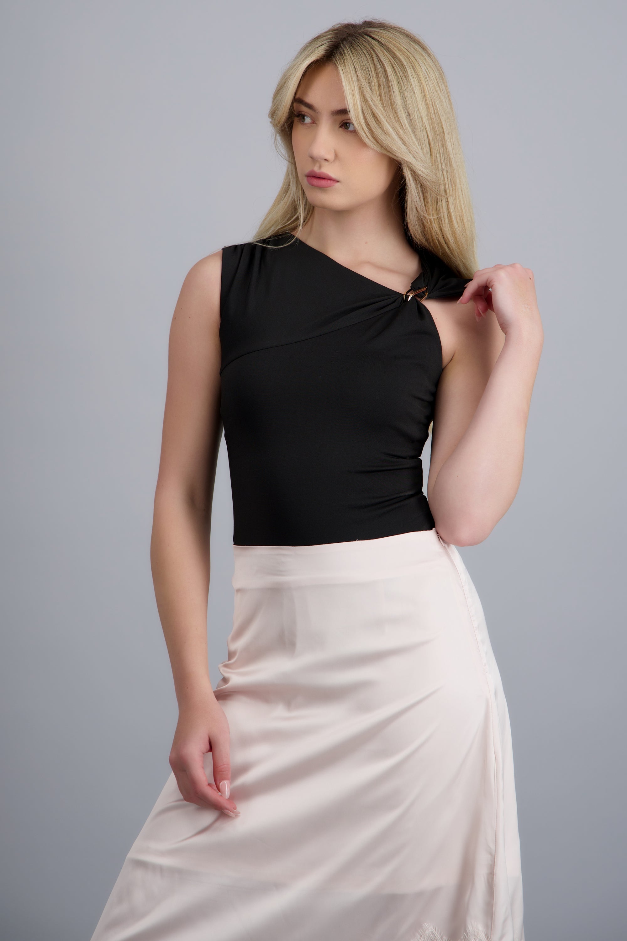 Bodysuit asimetrico detalle herraje NEGRO