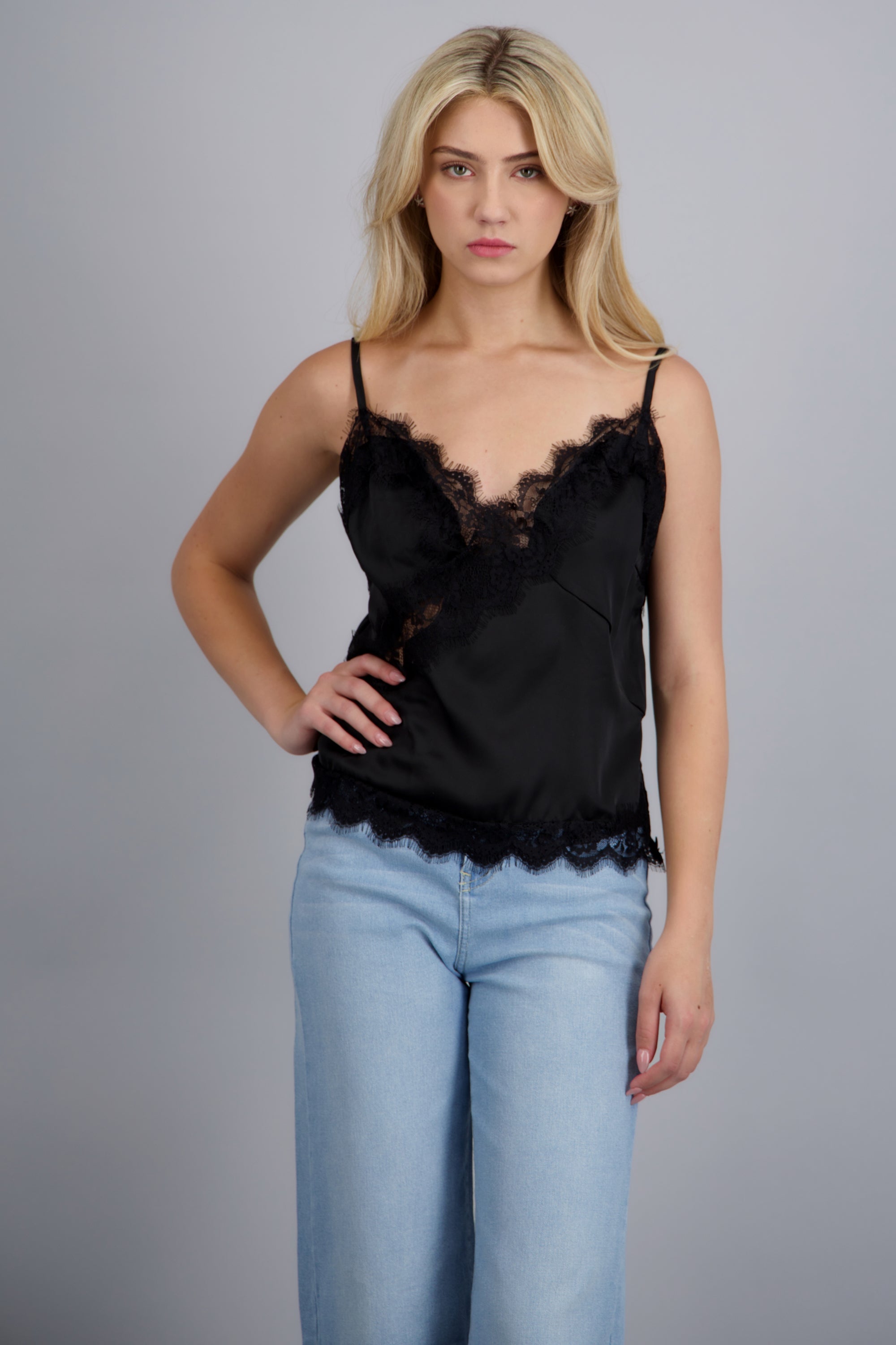 Blusa tirantes detalle encaje NEGRO