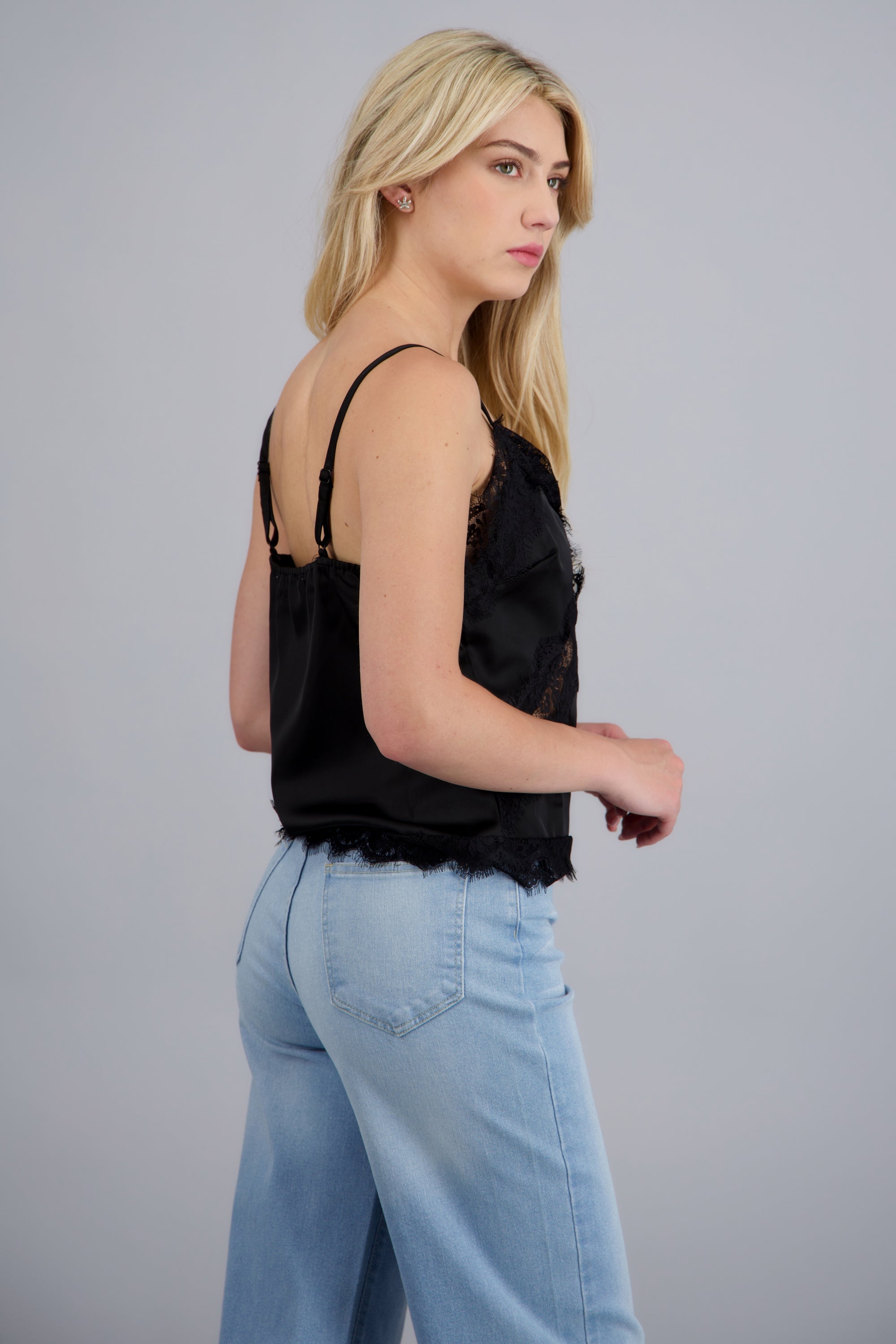 Blusa tirantes detalle encaje NEGRO