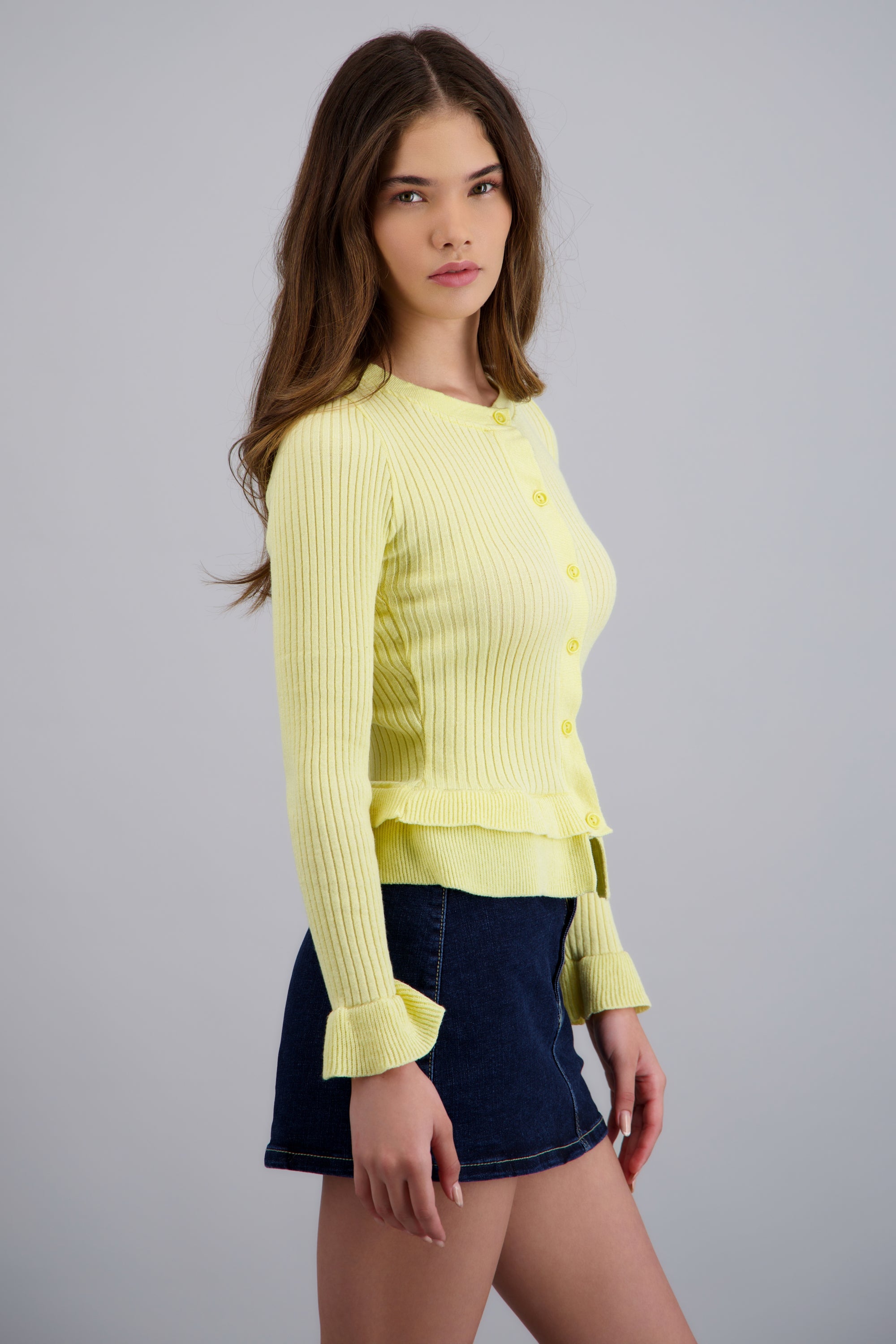 CARDIGAN LIGERO DET OLANES KNI AMARILLO PASTEL