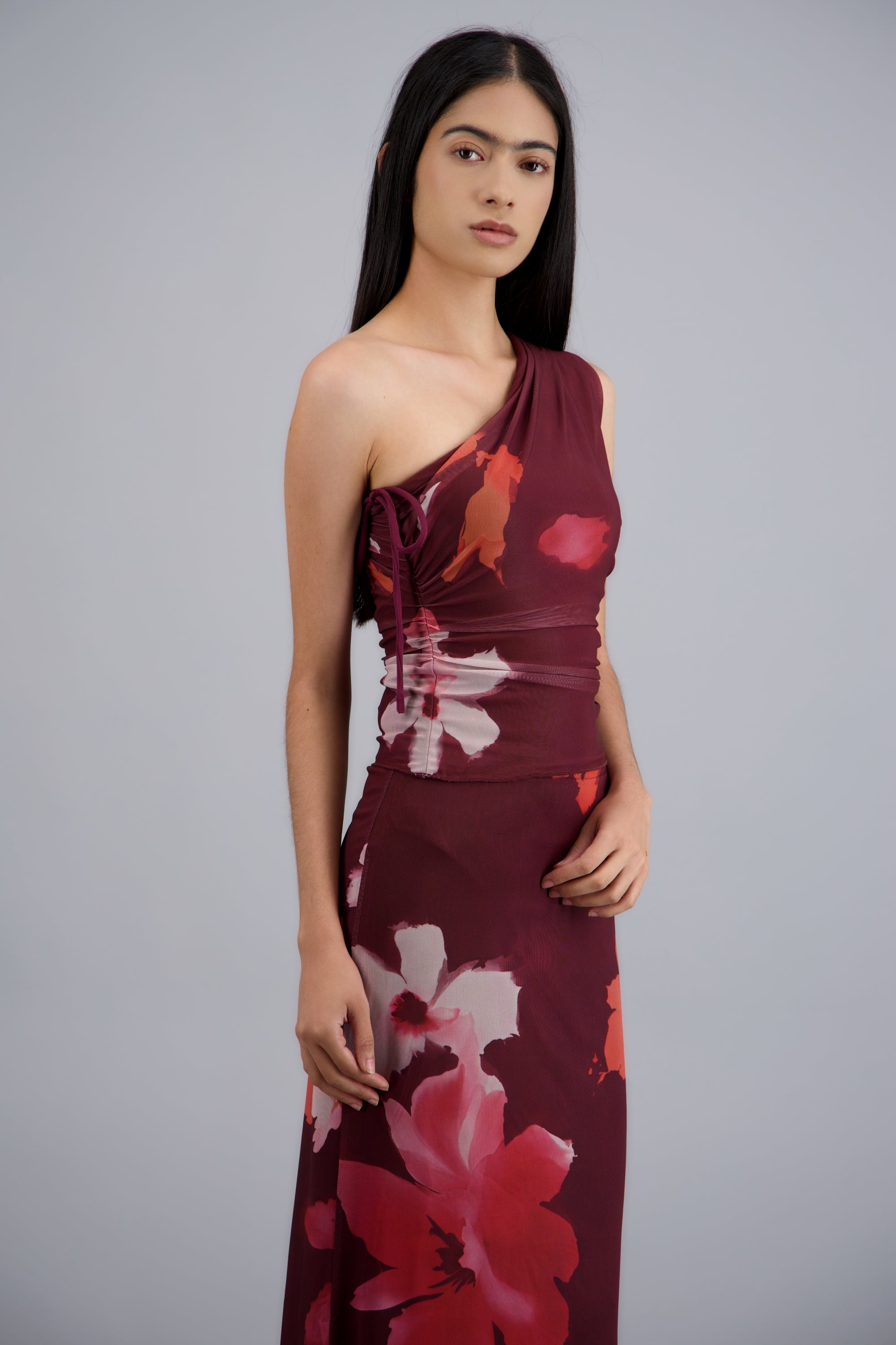 Top asimétrico estampado flores VINO COMBO