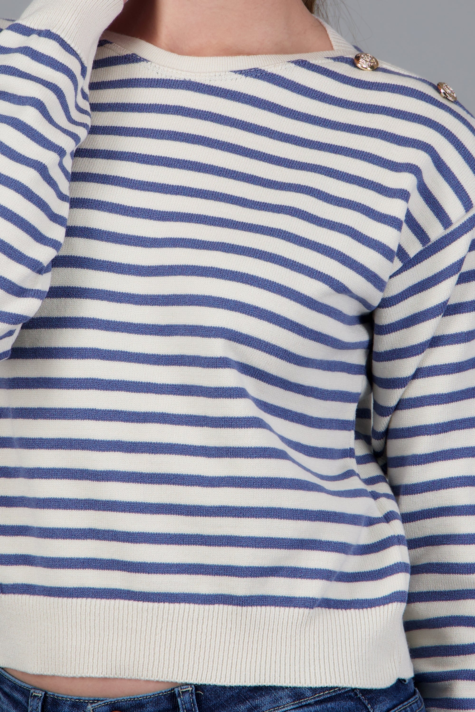 sueter rayas detalle botones CREMA