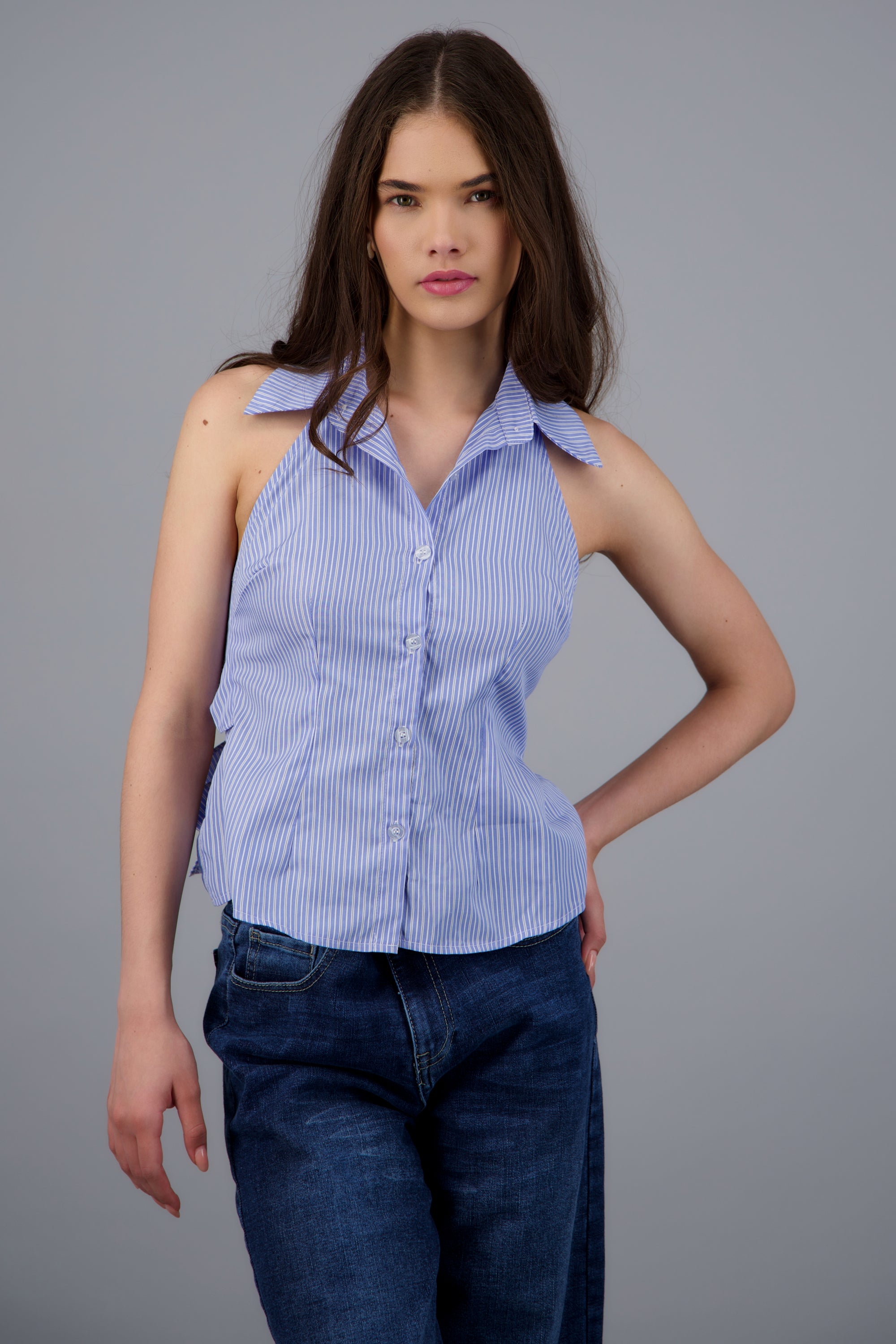 Blusa halter sin mangas amarre en espalda AZUL COMBO