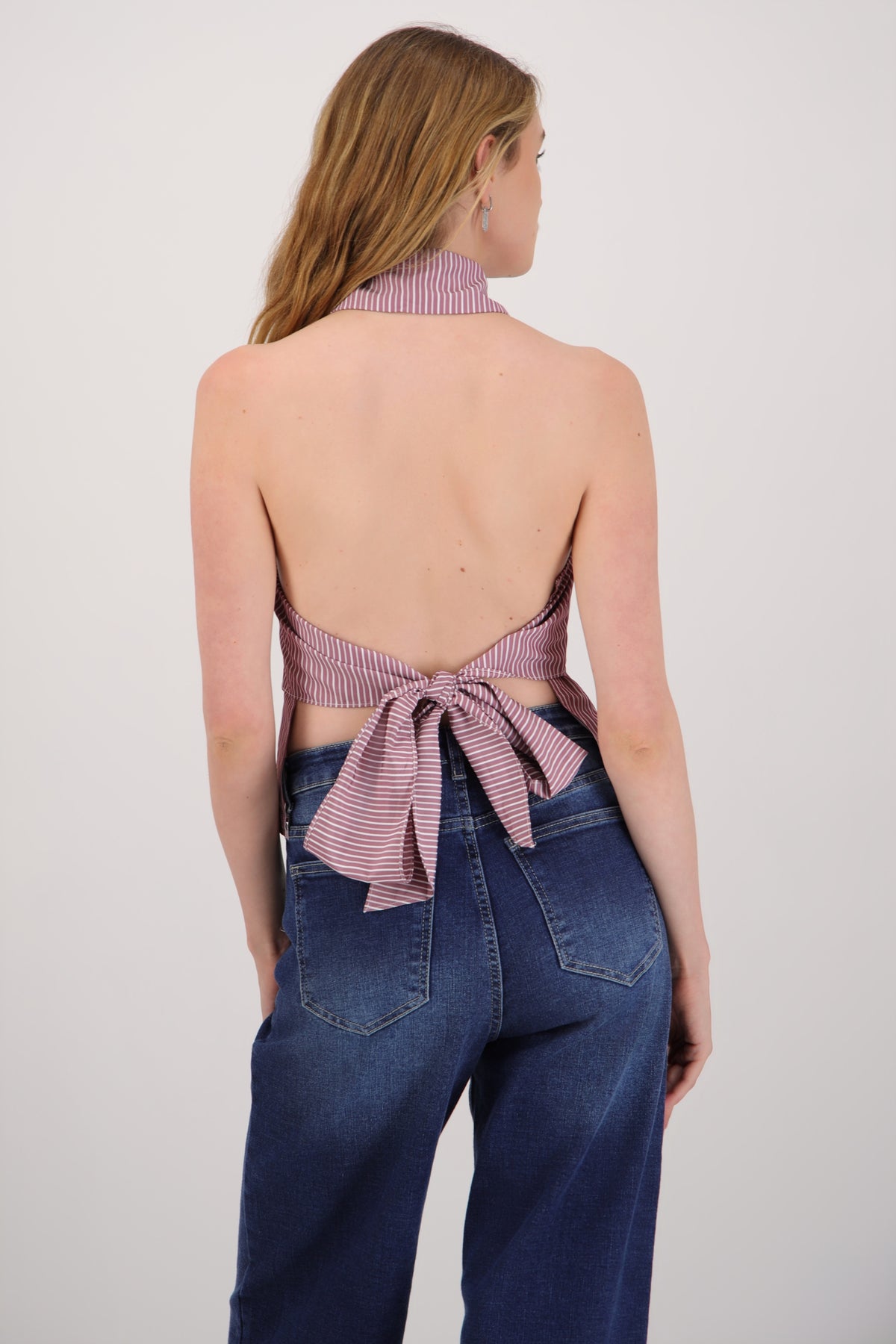 Blusa halter sin mangas amarre en espalda UVA