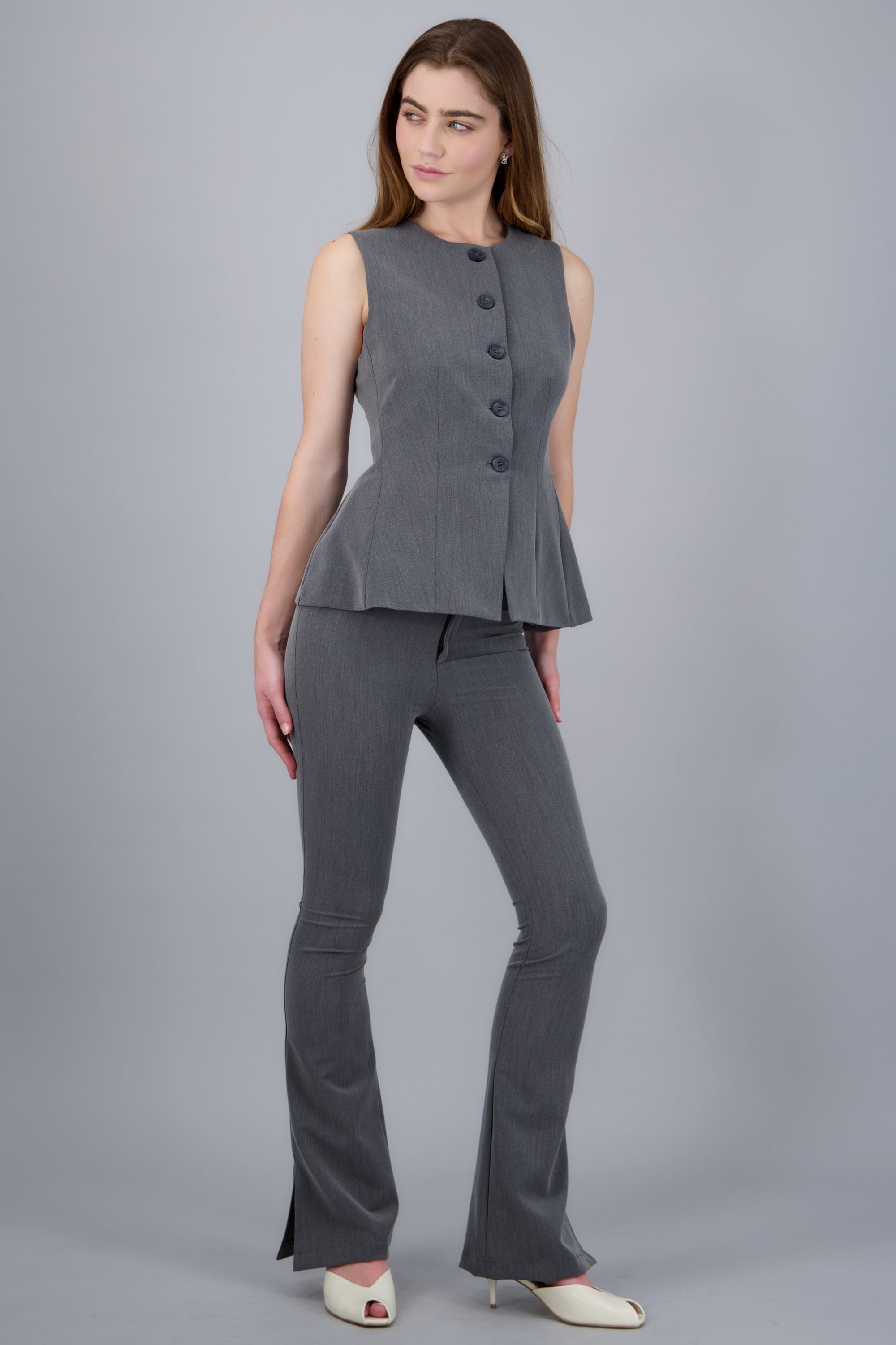 pantalon flared slim liso GRIS