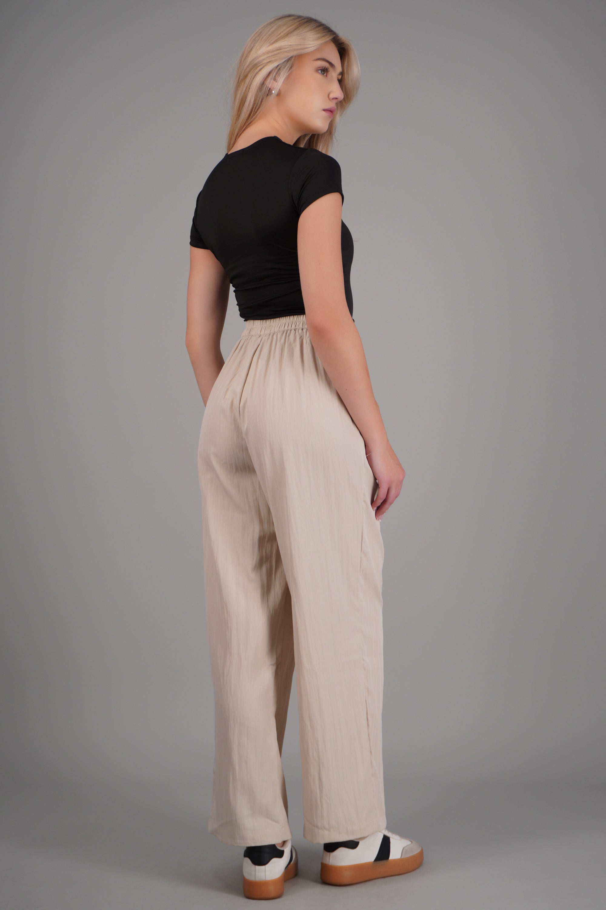 Pantalón wide leg rompevientos GREIGE