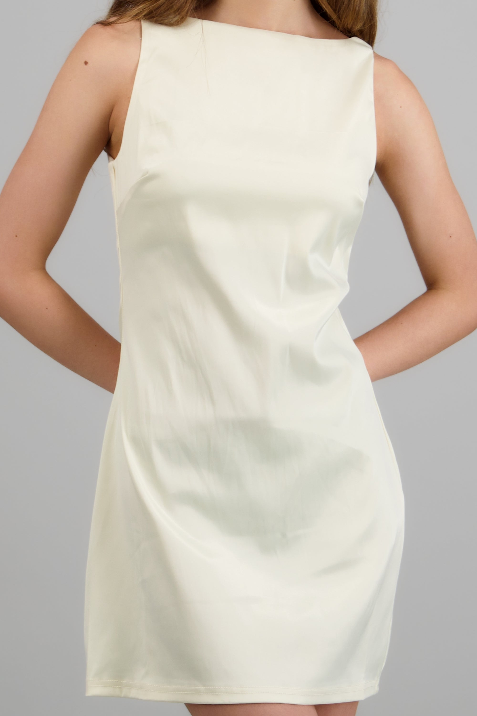 Vestido satin halter liso AMARILLO PASTEL