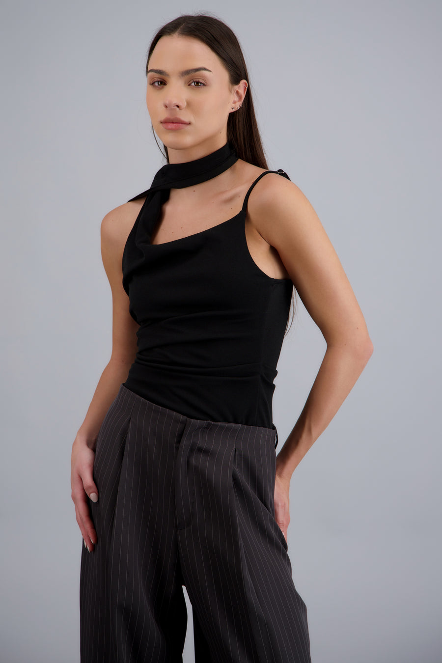 Top cuello halter con bufanda