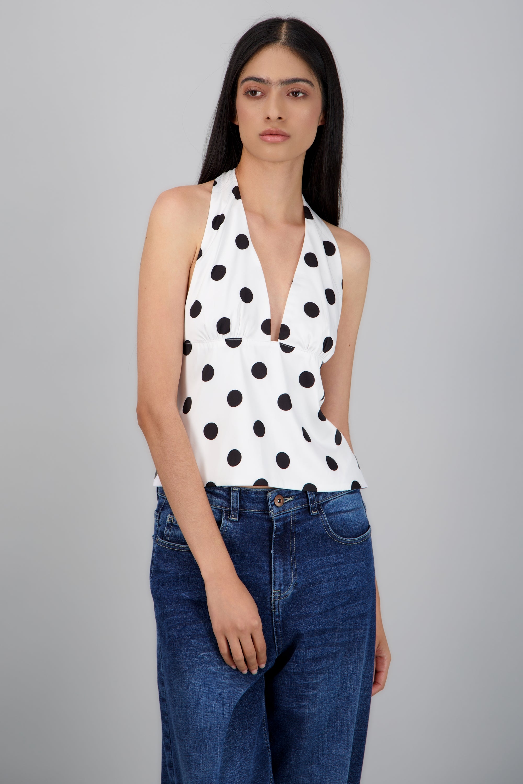 Top satinado amarre espalda polka dots BLANCO COMBO