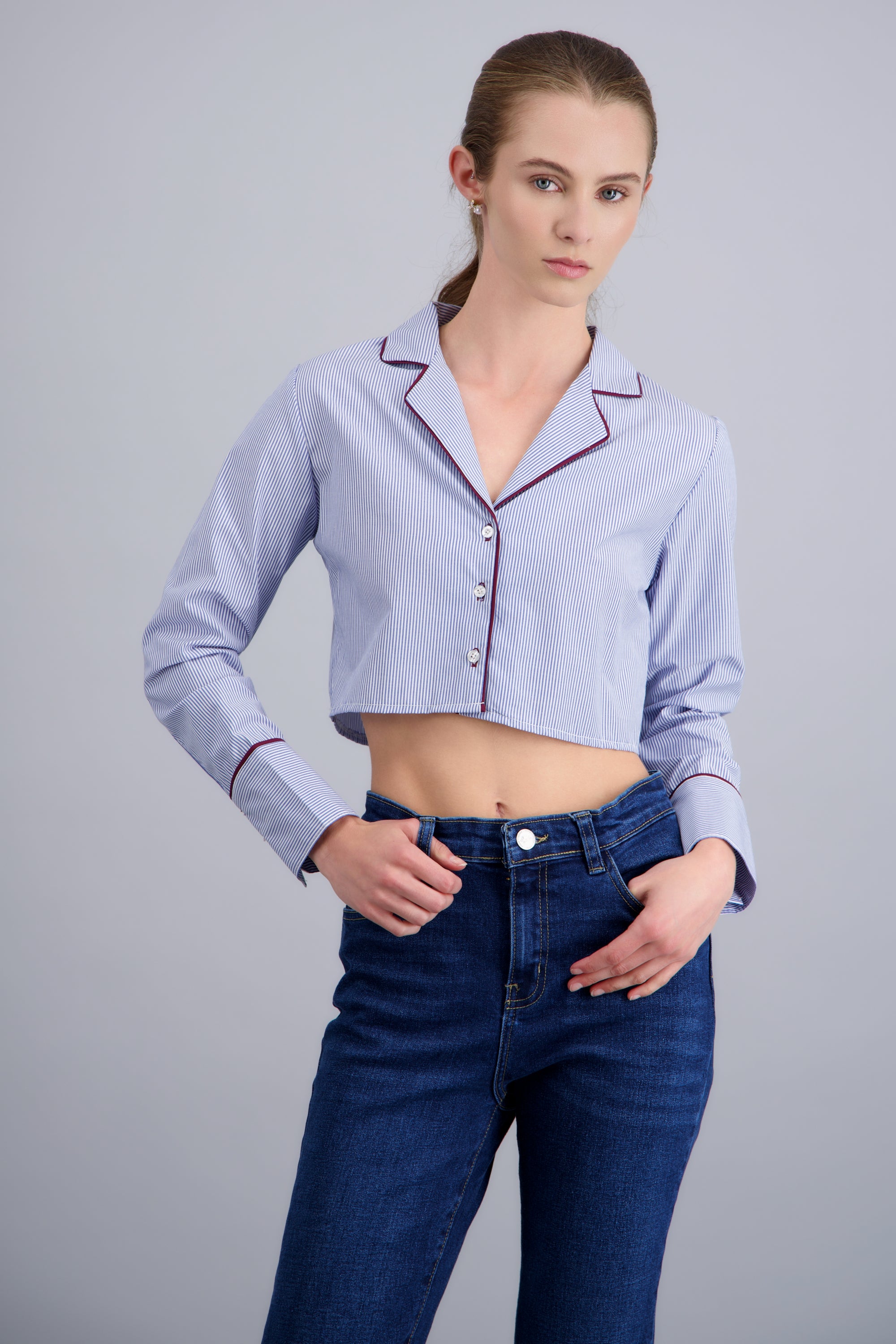 Camisa crop de rayas con contraste AZUL COMBO