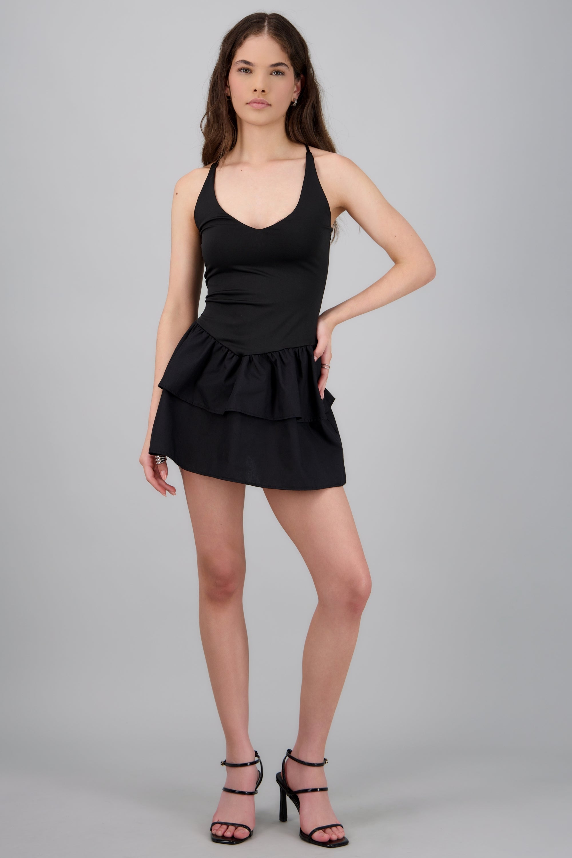 Vestido mini escote v detalle olanes NEGRO