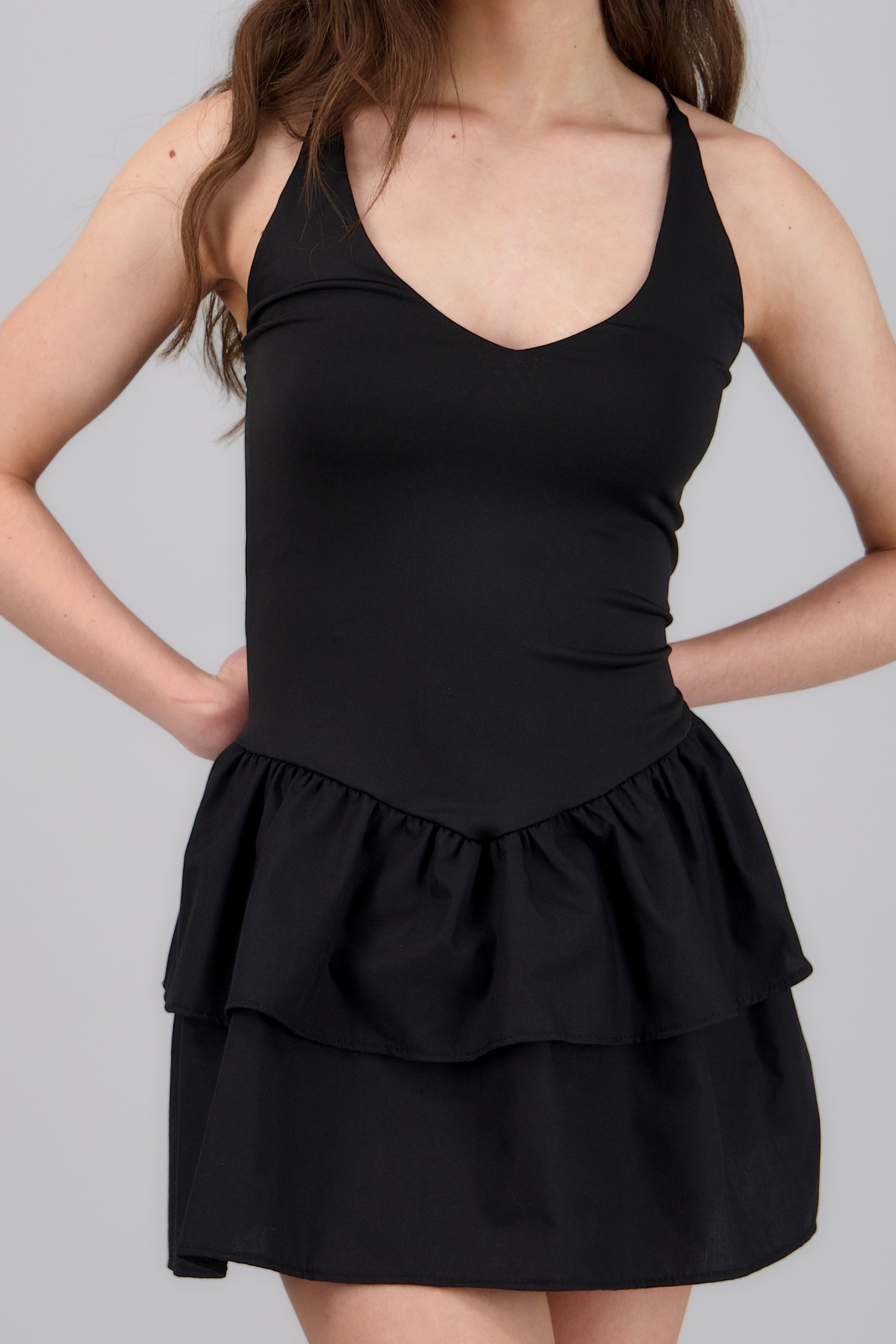 Vestido mini escote v detalle olanes NEGRO