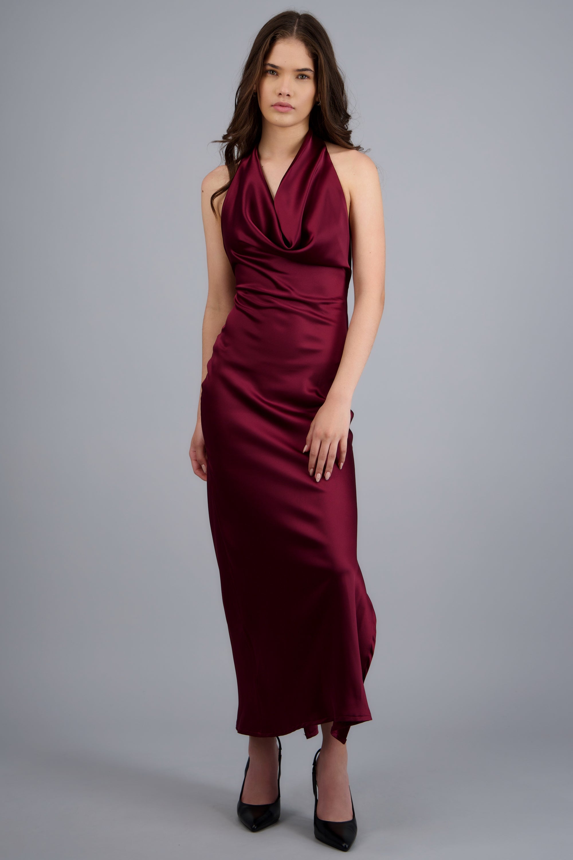 vestido midi escote cascada halter satinado VINO