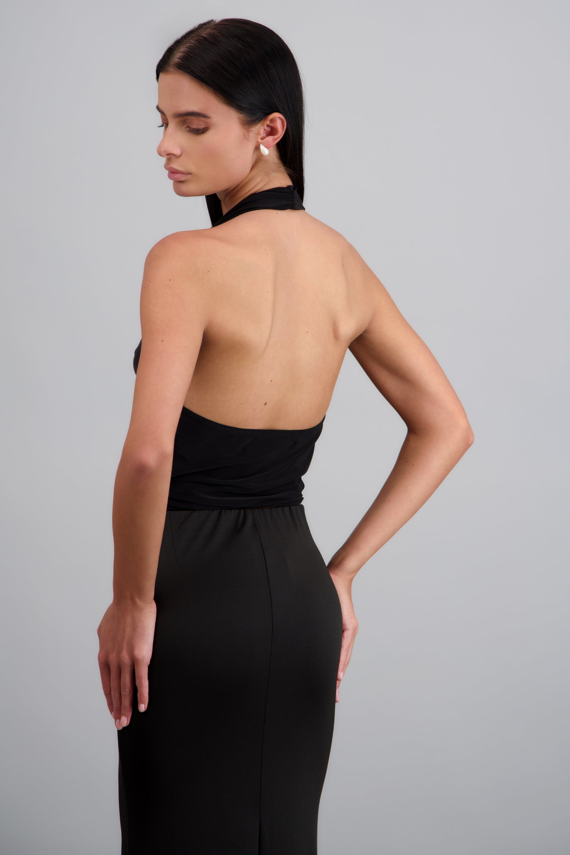 Top halter drapeado detalle argolla NEGRO