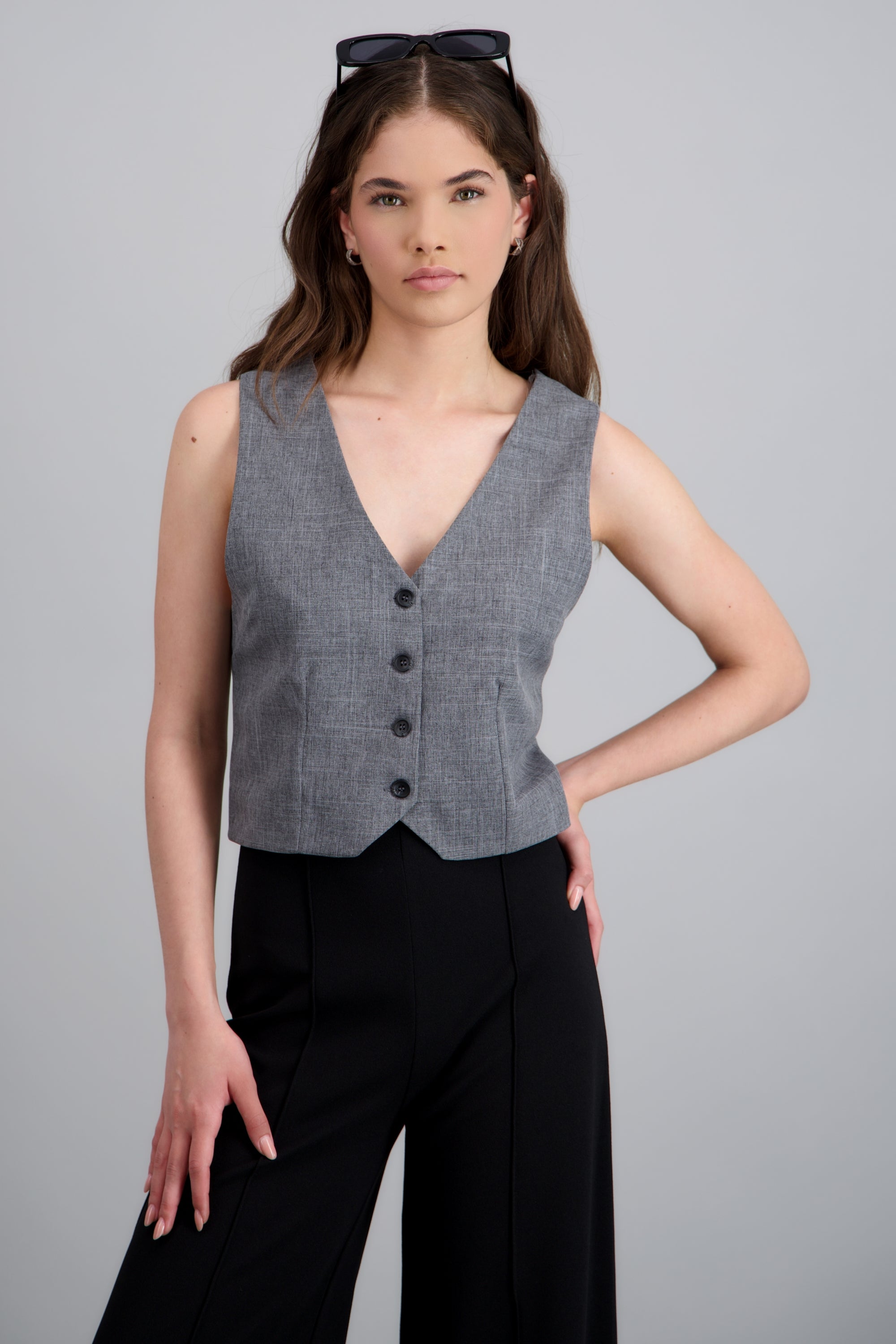Chaleco crop sastreado detalle botones GRIS